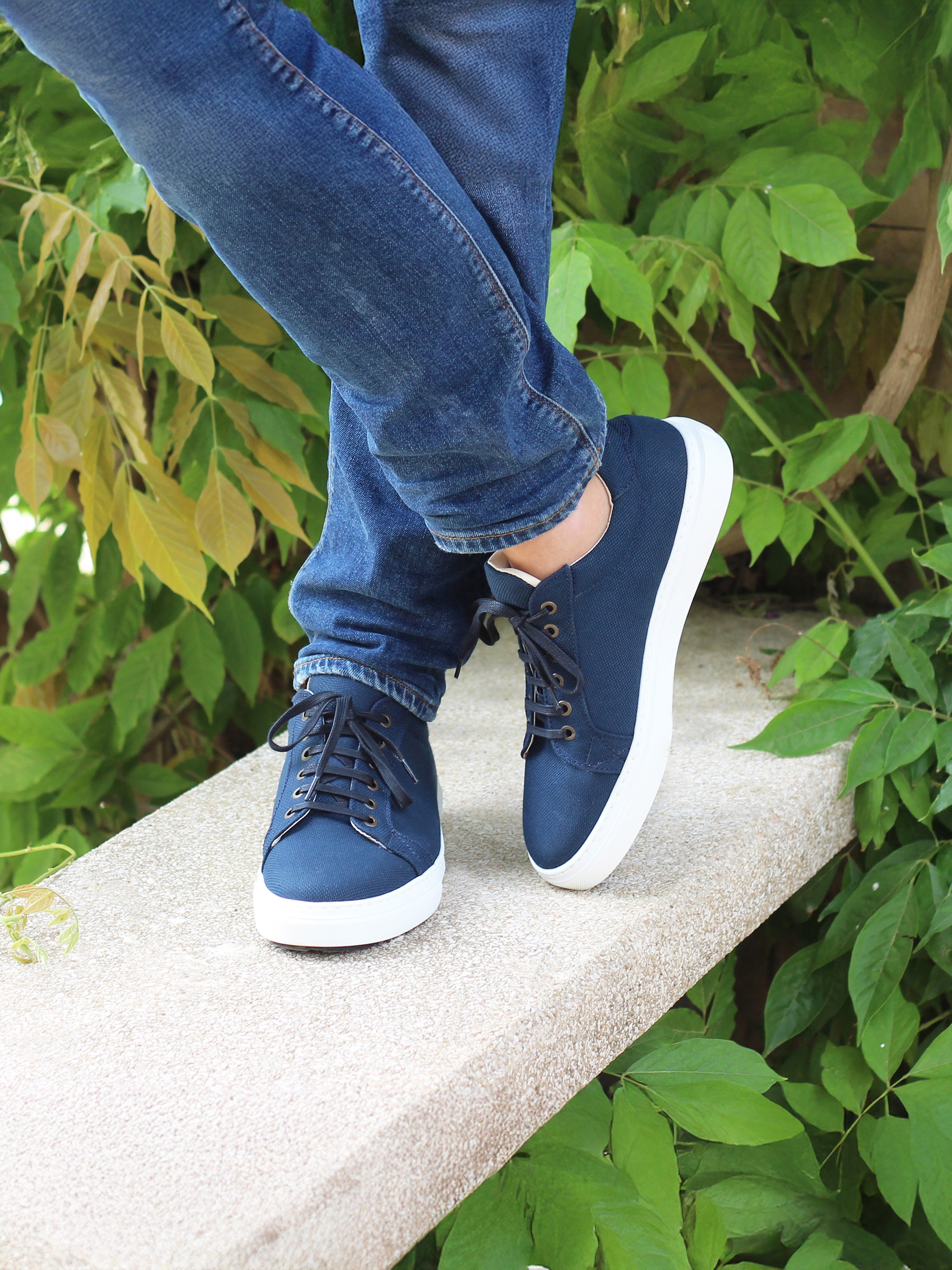 vue portée exterieure baskets recyclees homme bleu jules & jenn