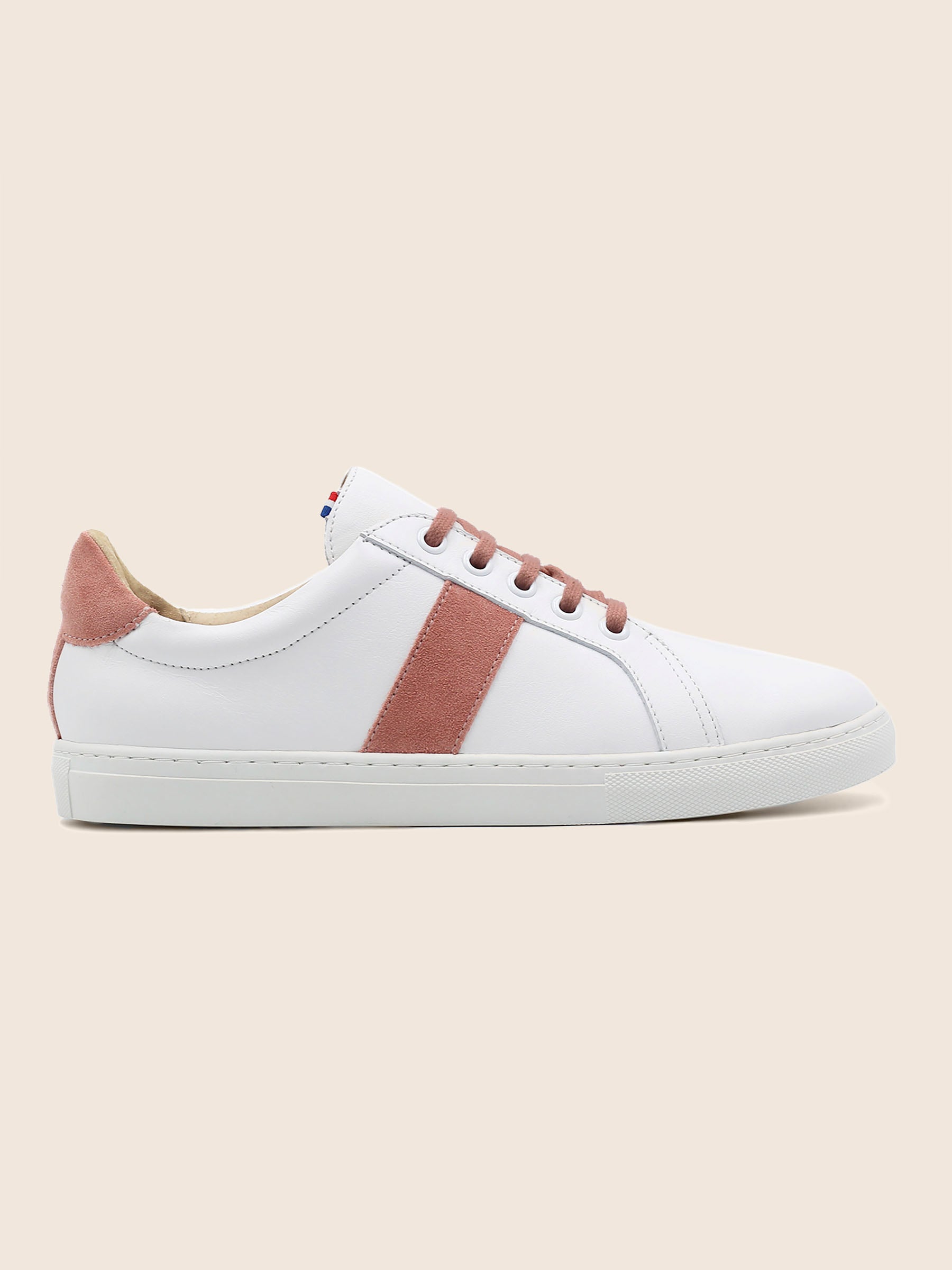 vue posée baskets a lacet cuir blanc & rose jules & jenn