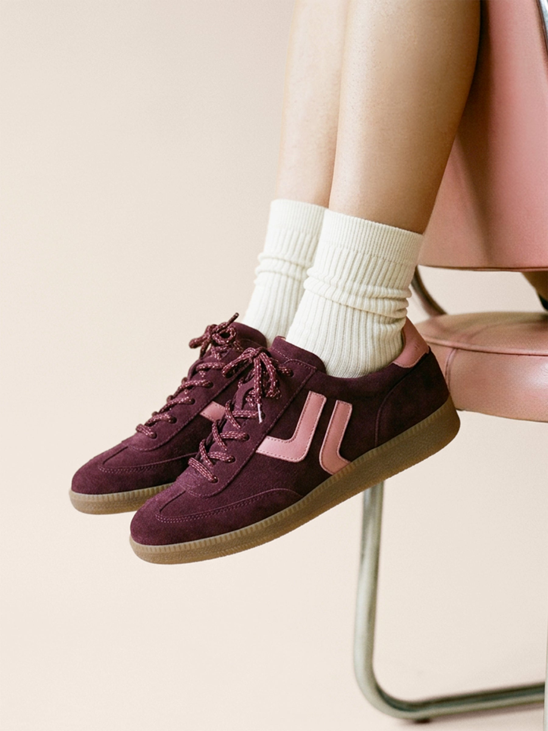 vue portee baskets ninon cuir daim bordeaux rose jules & jenn