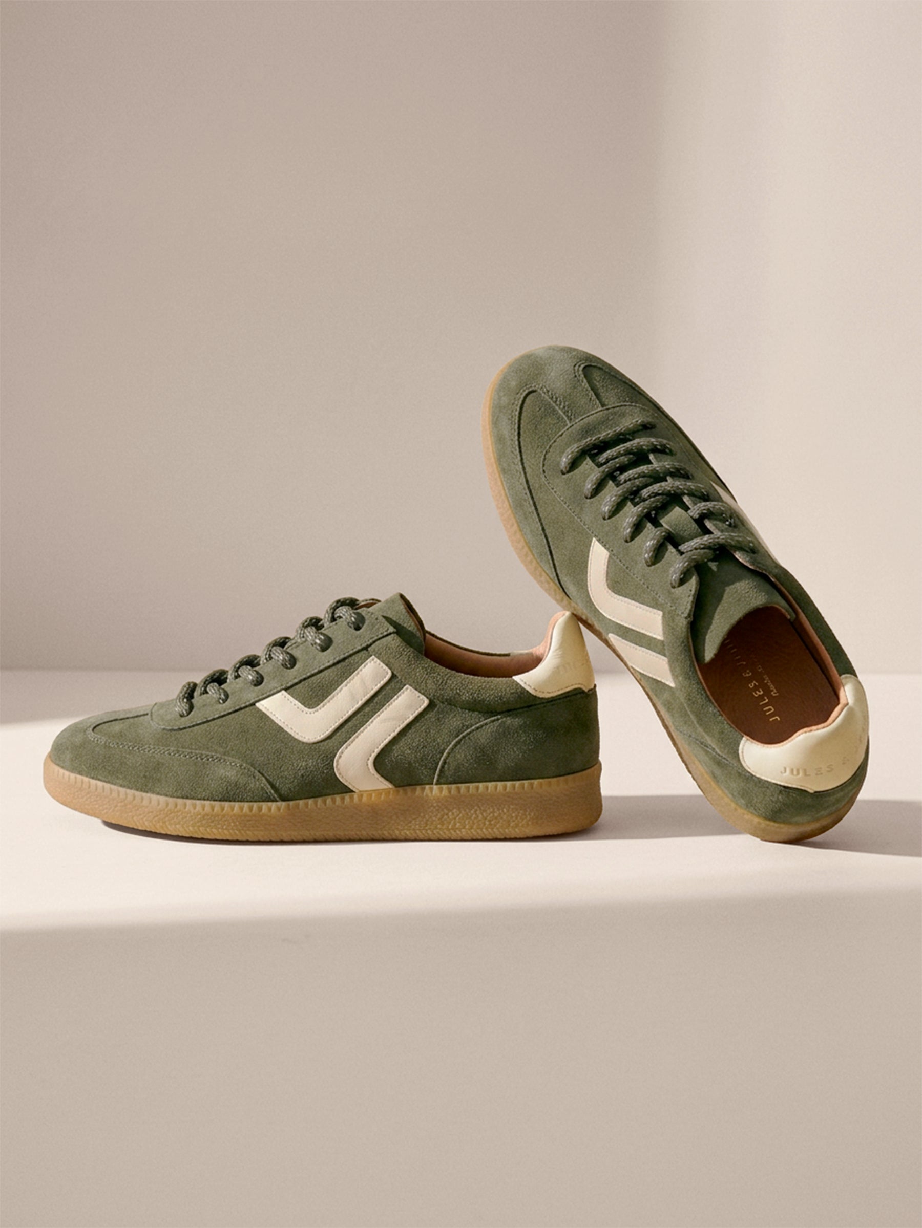 vue posee baskets retro ninon cuir daim kaki ecru jules & jenn