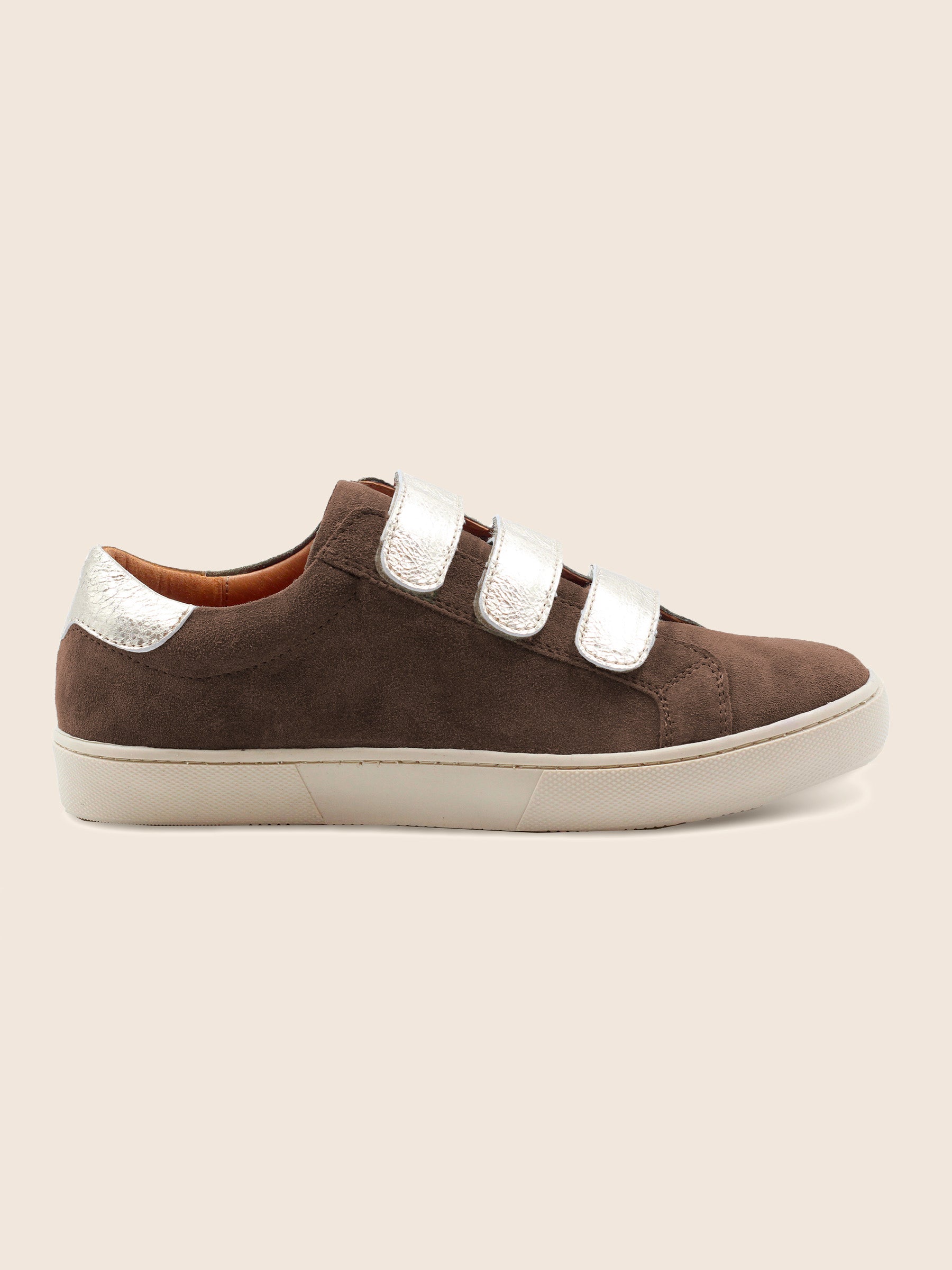 vue extérieur baskets à scratch cuir daim marron et doré jules & jenn