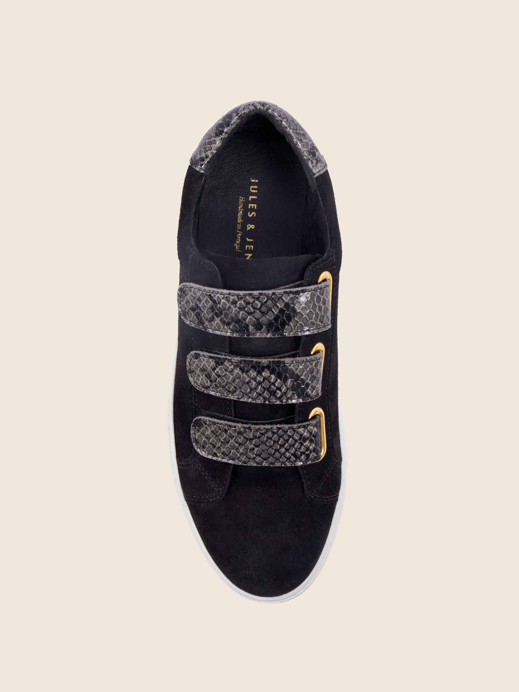 photo vue dessus baskets scratch cuir daim noir python jules jenn