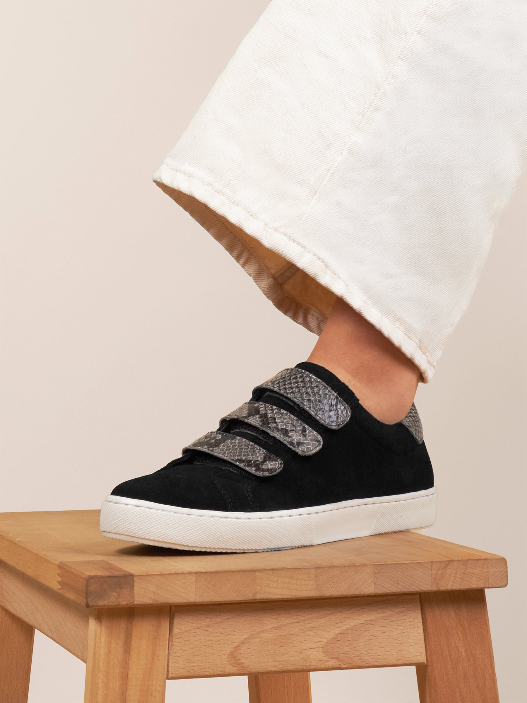 photo vue portée baskets scratch cuir daim noir python jules jenn