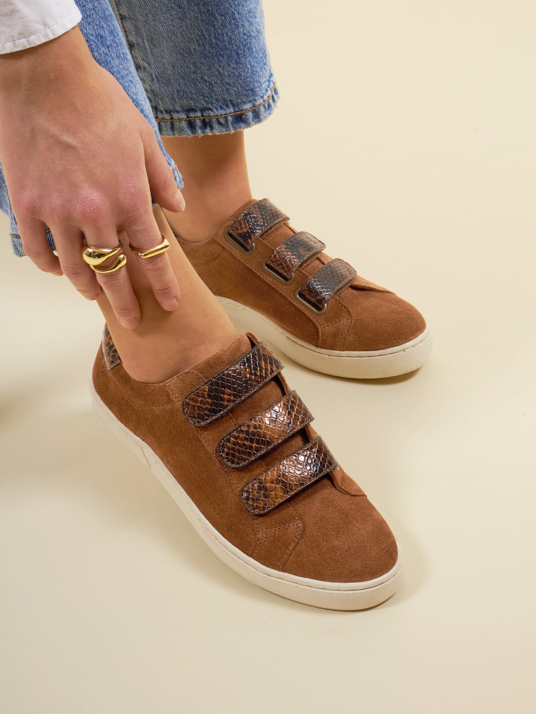 vue portee baskets scratch cuir daim python cognac jules & jenn