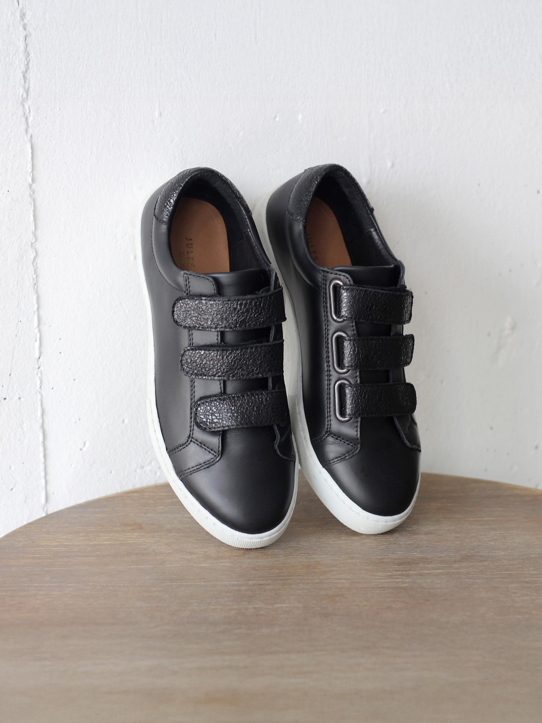 vue posée baskets scratch cuir noir jules & jenn