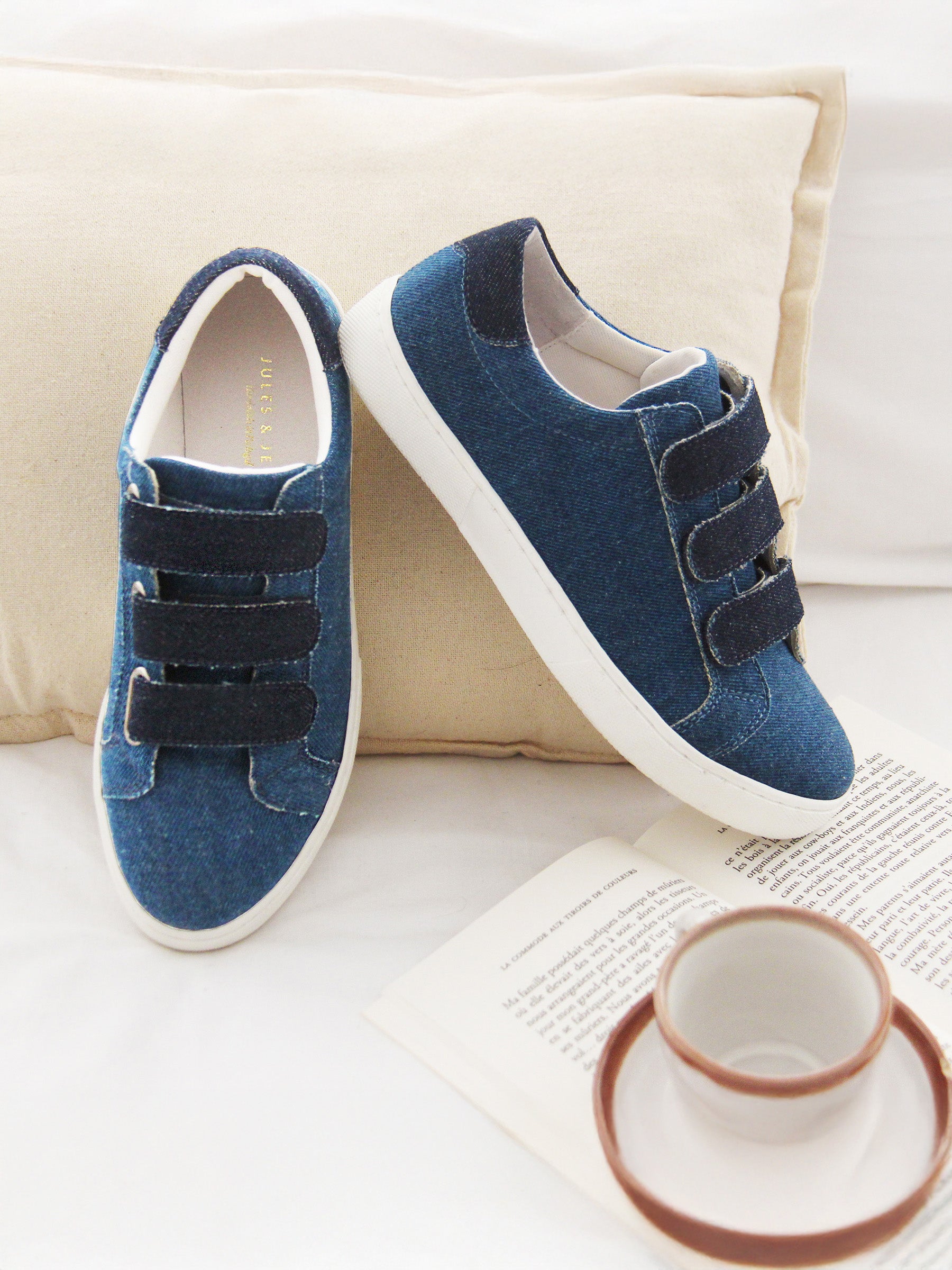 vue posée baskets scratch toile jean bleu denim jules & jenn