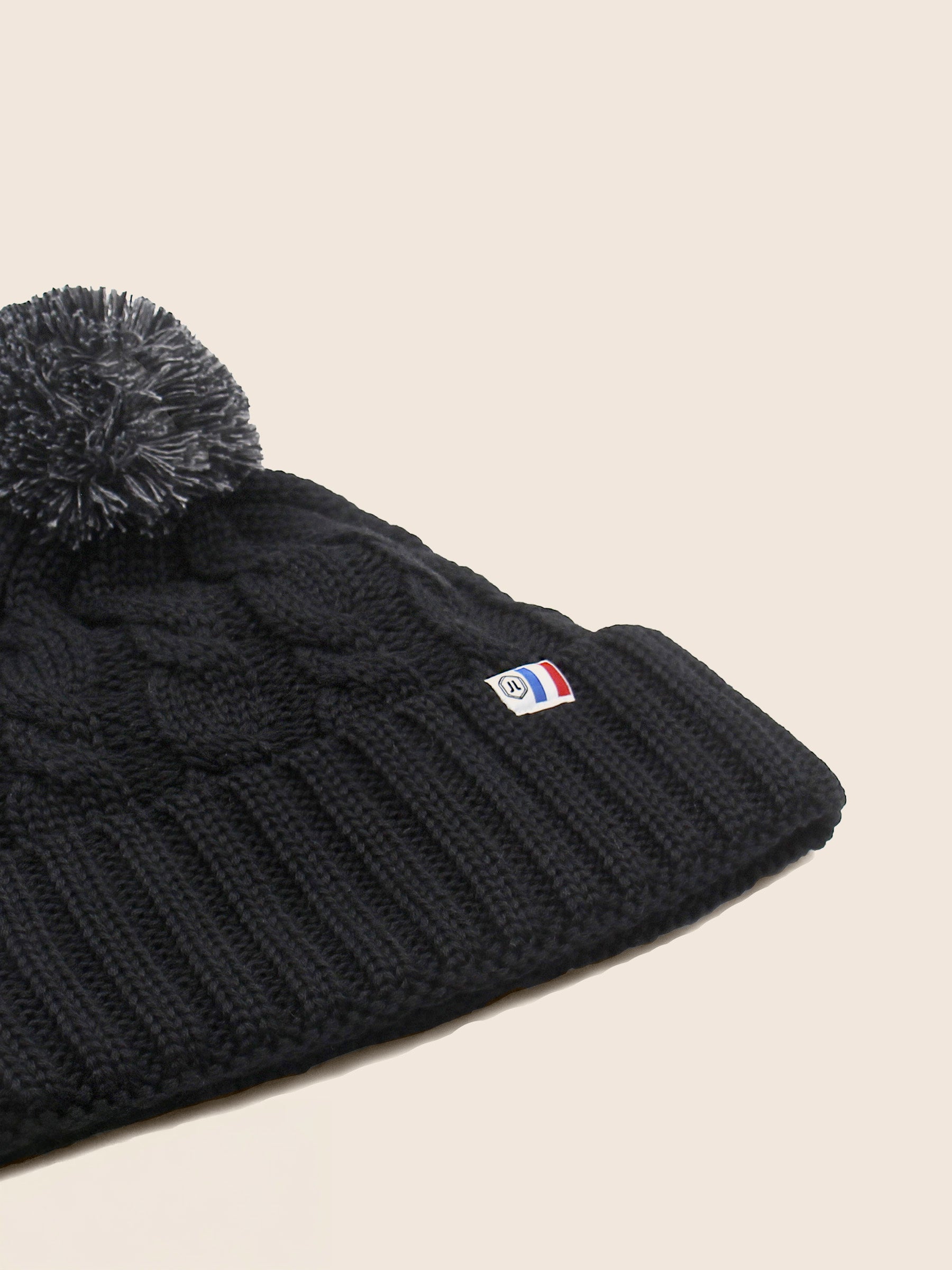 vue serree bonnet pompon laine noir & gris jules & jenn