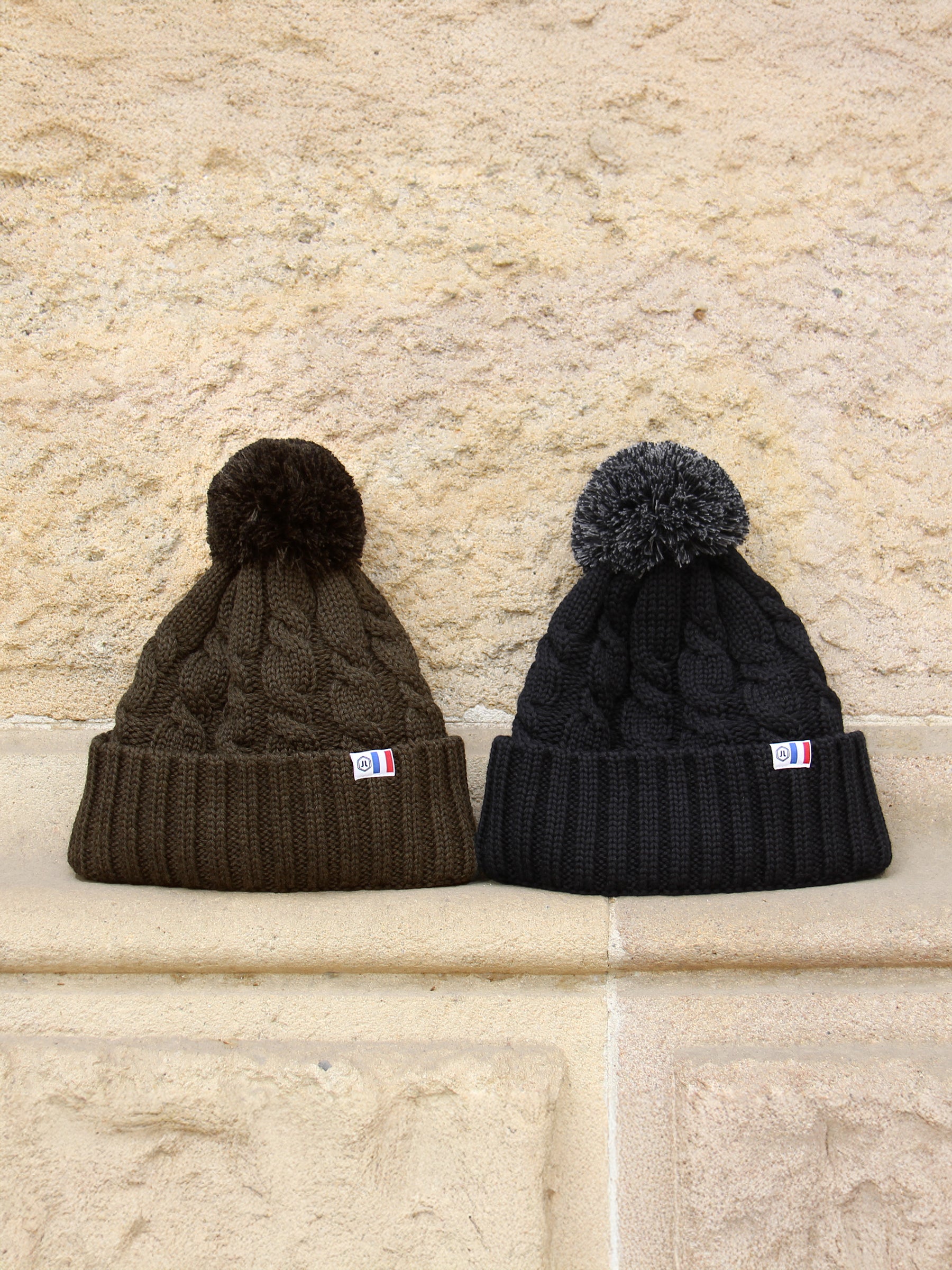 vue posée bonnet pompon laine noir & gris jules & jenn