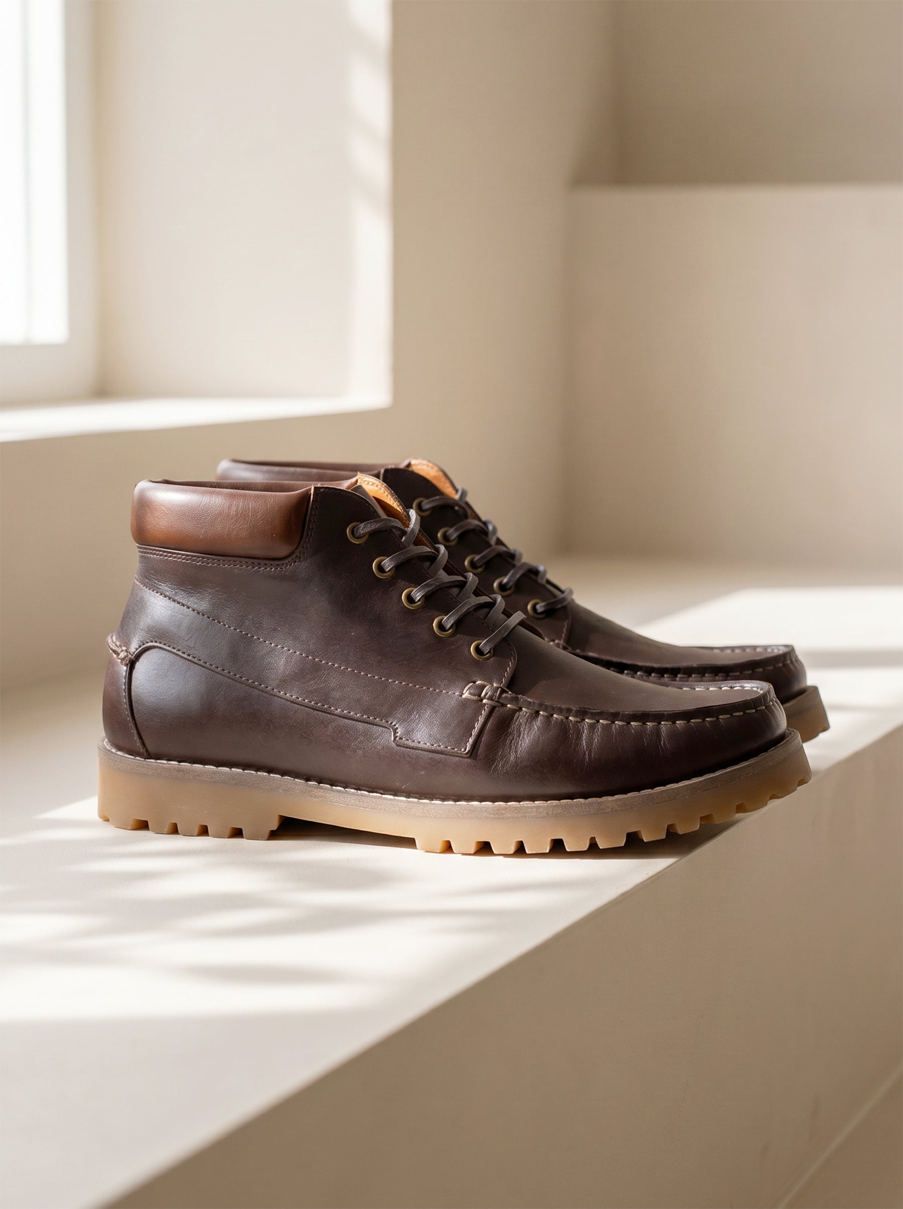 photo vue posee boots ateau campons tom cuir marron jules jenn