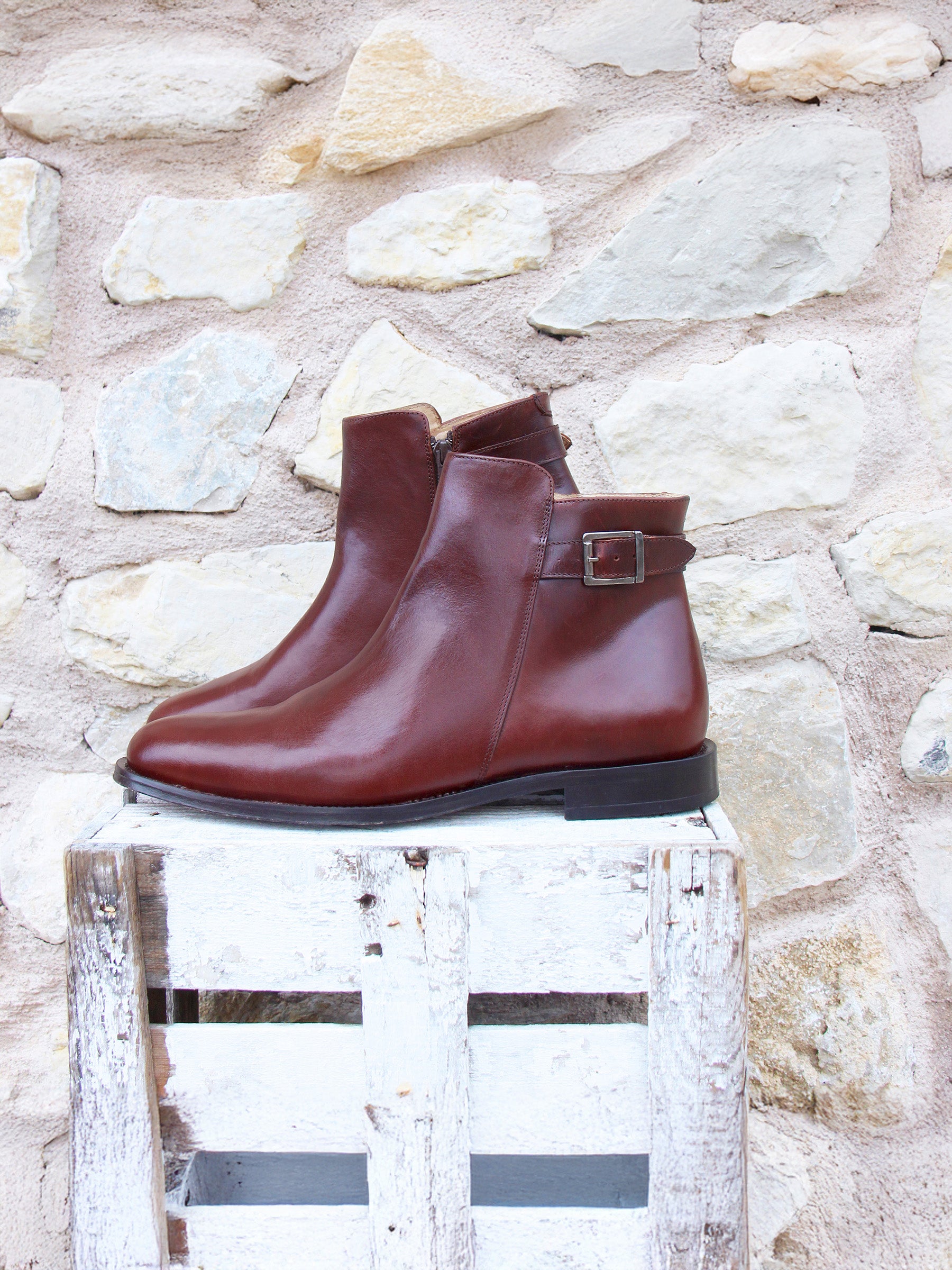 vue posée boots boucle cuir marron jules & jenn