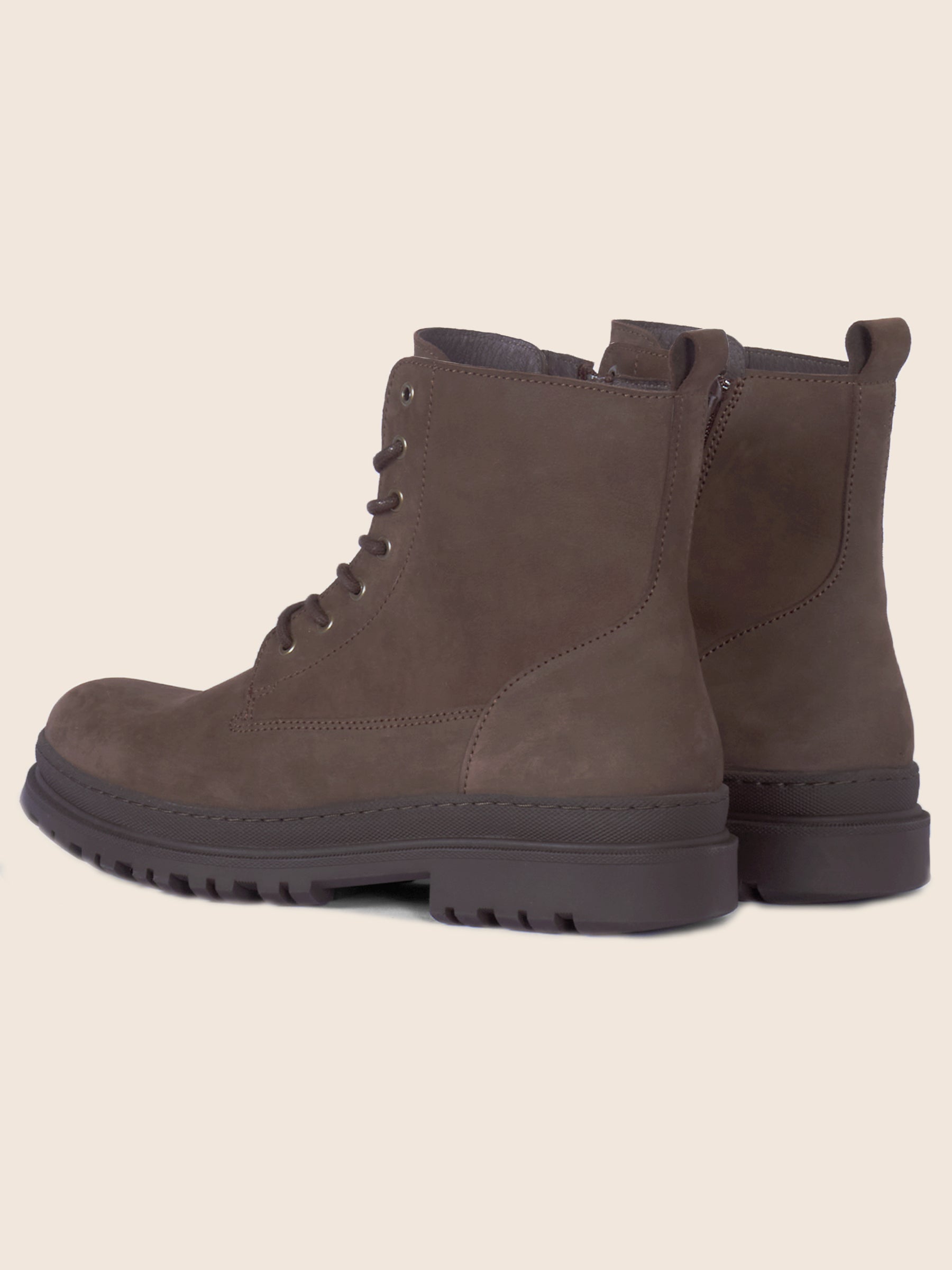 vue arrière boots lacet cuir nubuck marron jules jenn