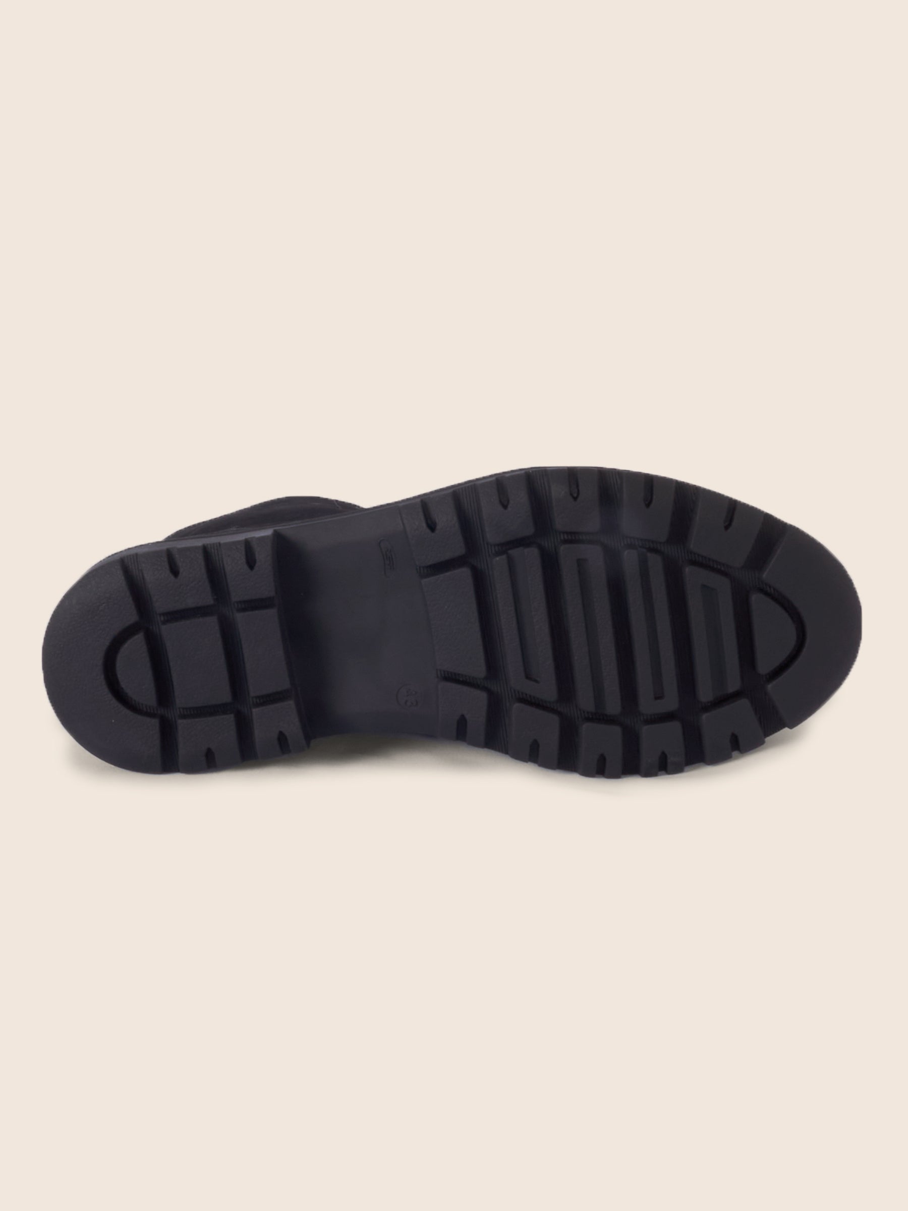vue dessous boots lacet cuir nubuck noir jules jenn