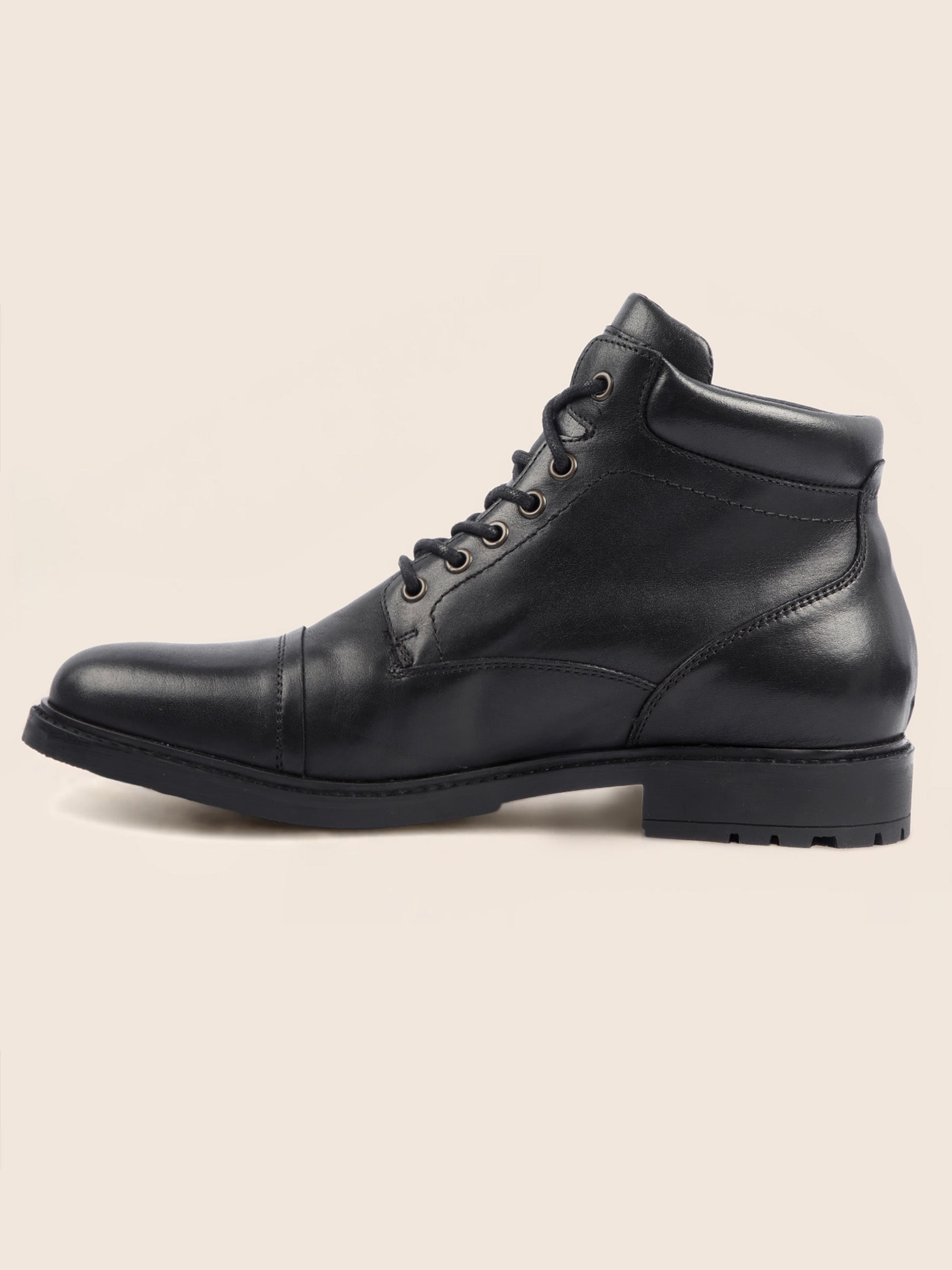 vue intérieur boots rangers cuir noir jules jenn