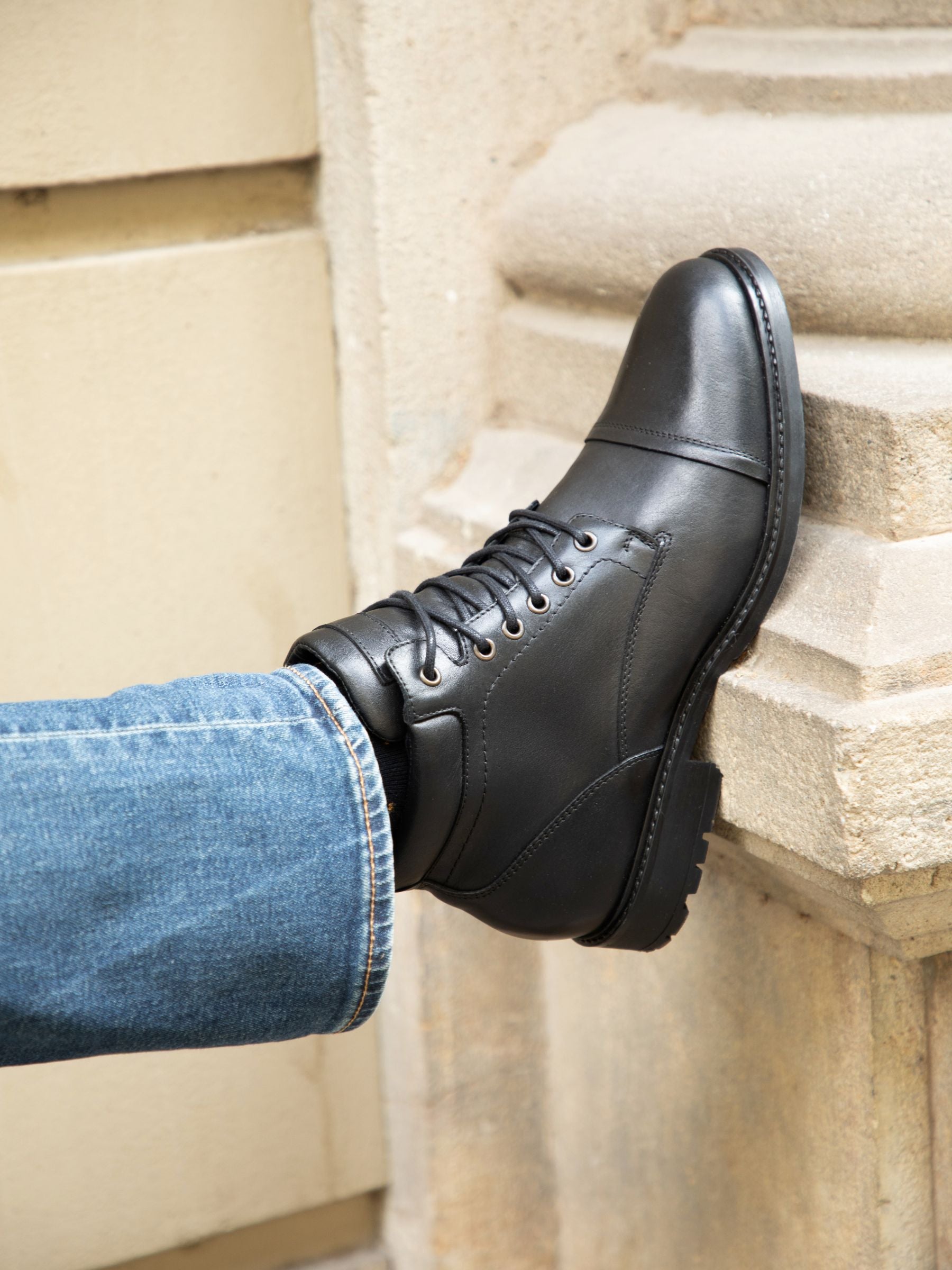 vue portée boots rangers cuir noir jules jenn