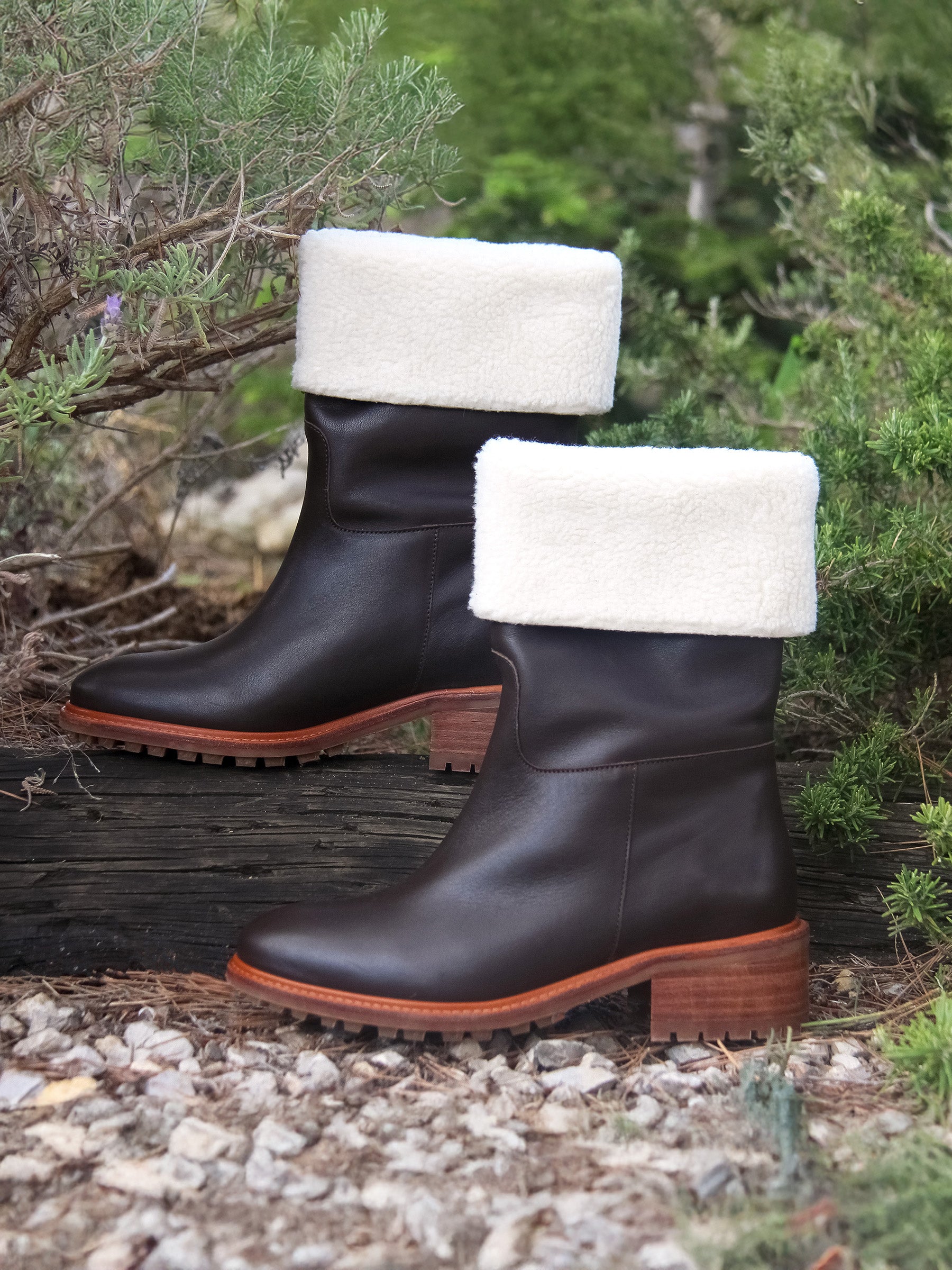 vue posée bottes fourrees cuir marron jules & jenn