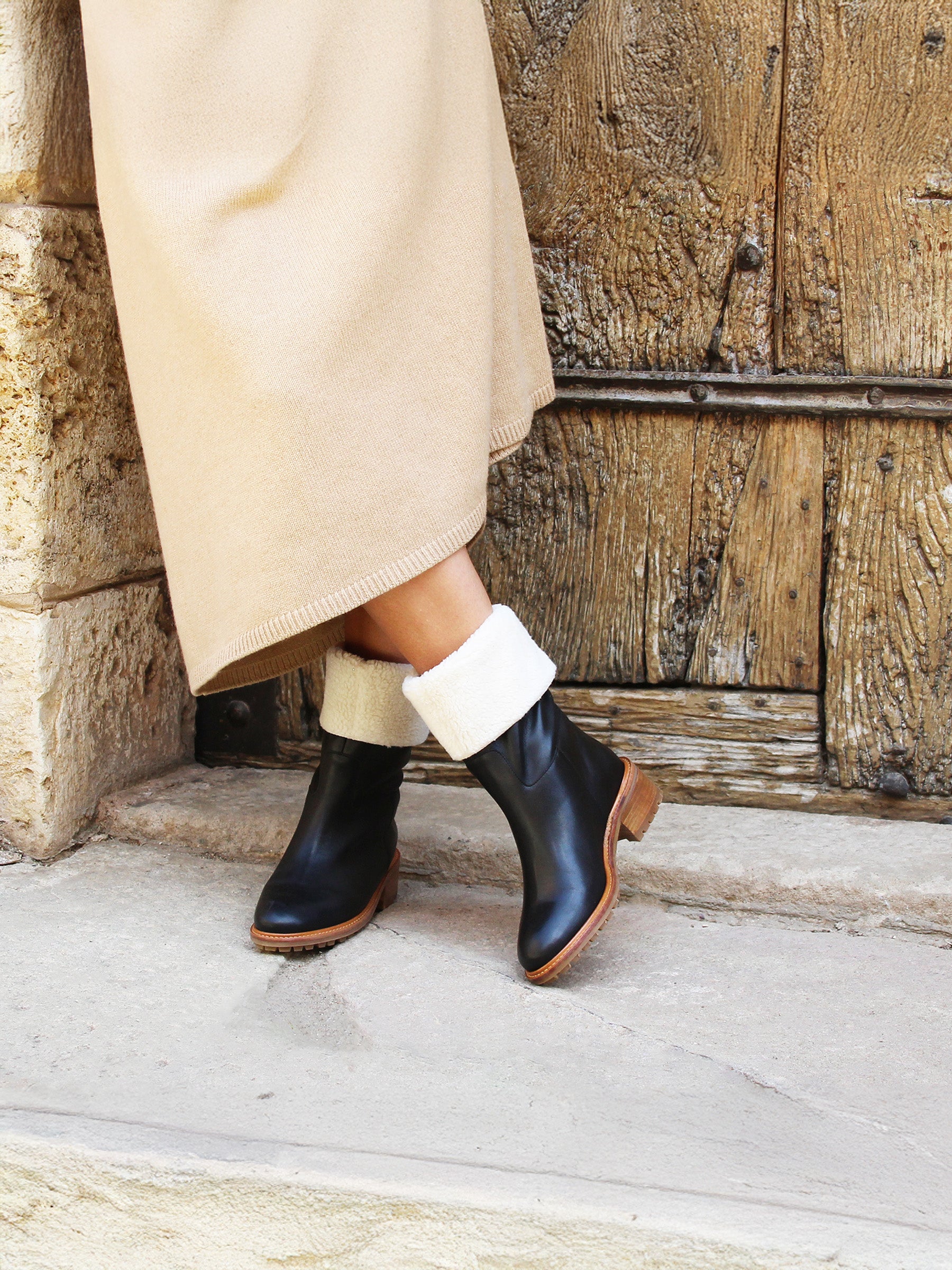 vue portée bottes fourrees cuir noir jules & jenn