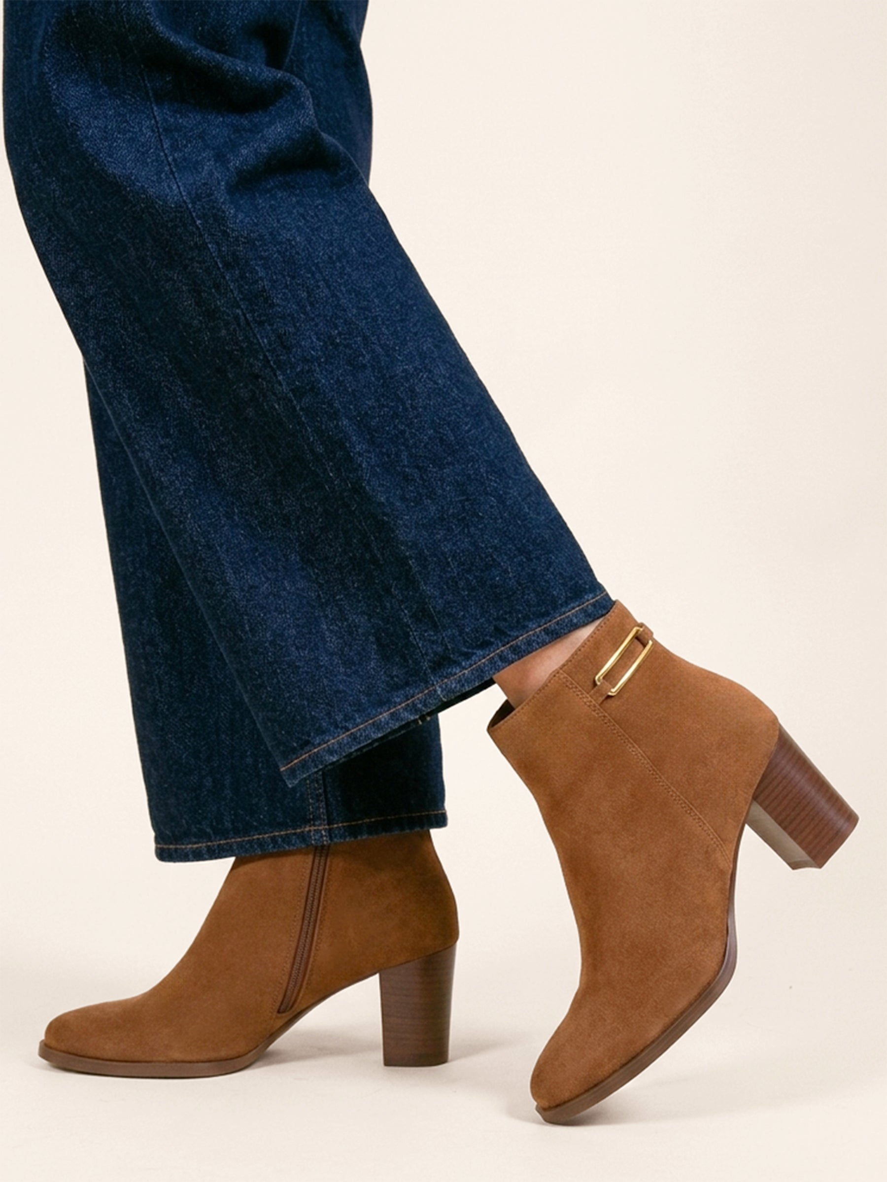 photo vue portée bottines bijoux zelie cuir daim cognac jules jenn