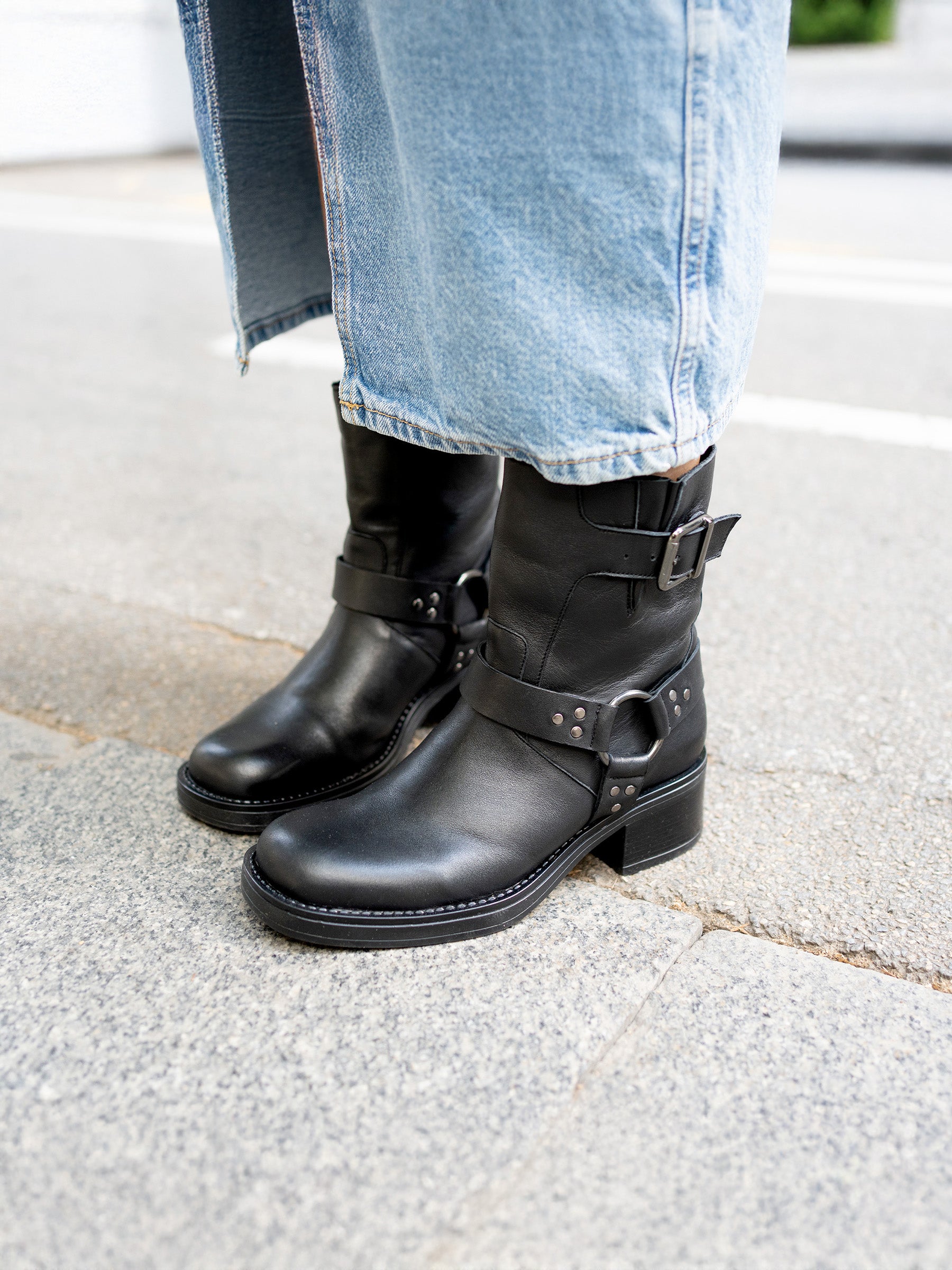 vue portée bottines biker cuir noir jules & jenn