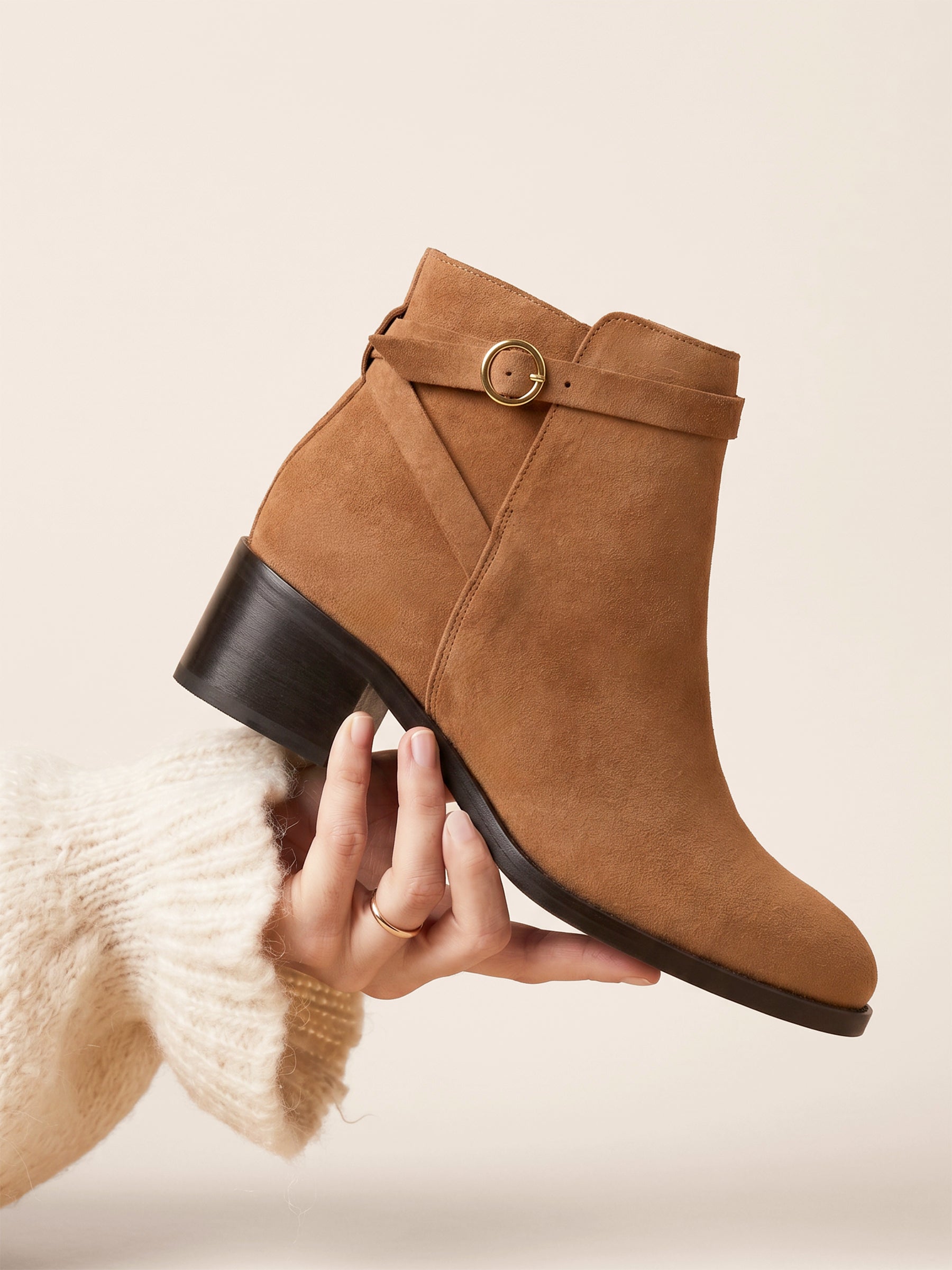 photo vue posée bottines cavalieres cuir daim camel jules jenn