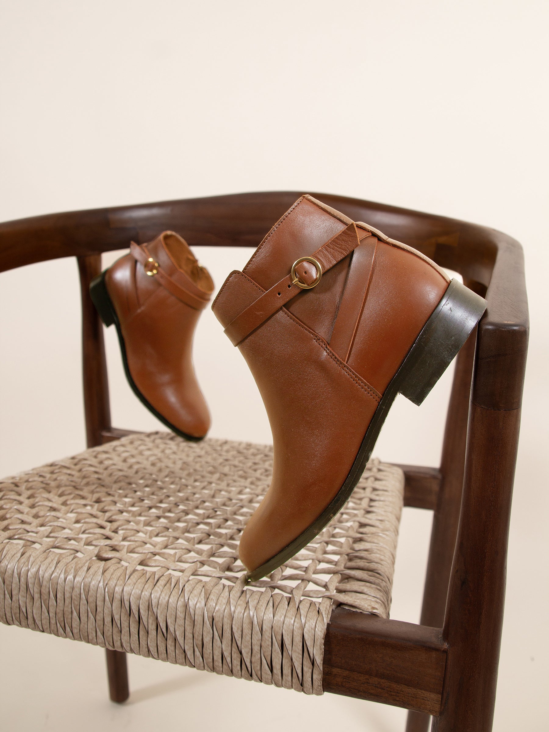 vue posée bottines cavalieres plates cuir camel jules jenn