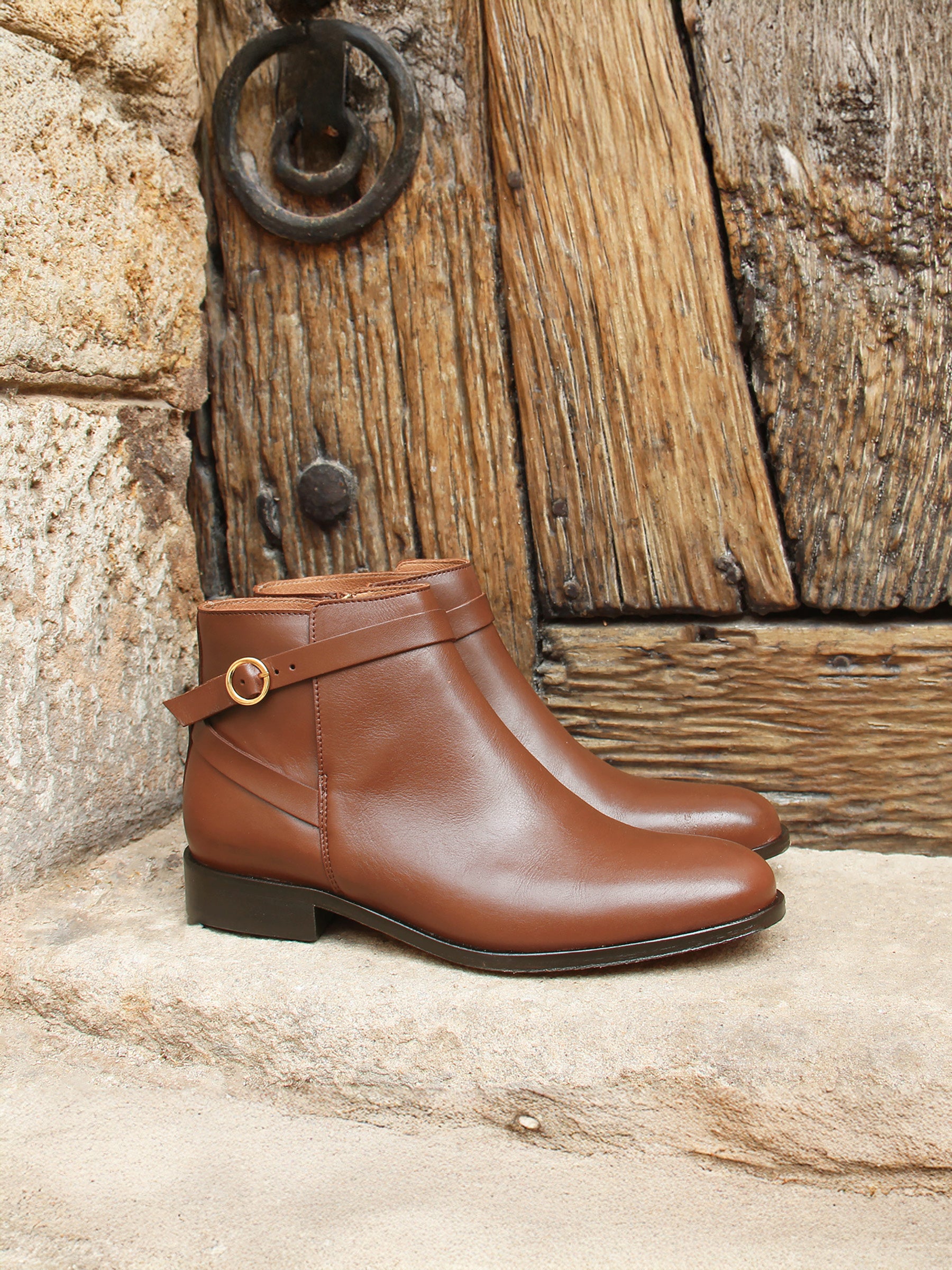 vue posée bottines cavalieres plates cuir camel jules jenn