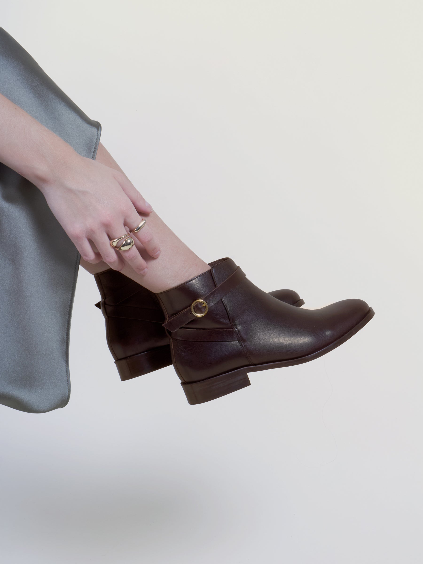 vue portée bottines cavalières plates cuir marron jules jenn