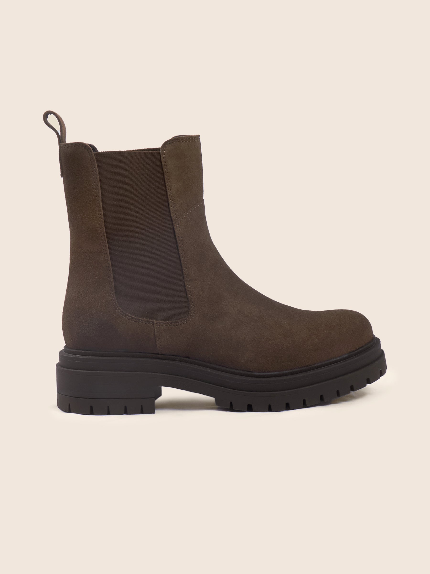 photo vue profil bottines chelsea crantees cuir daim marron jules jenn