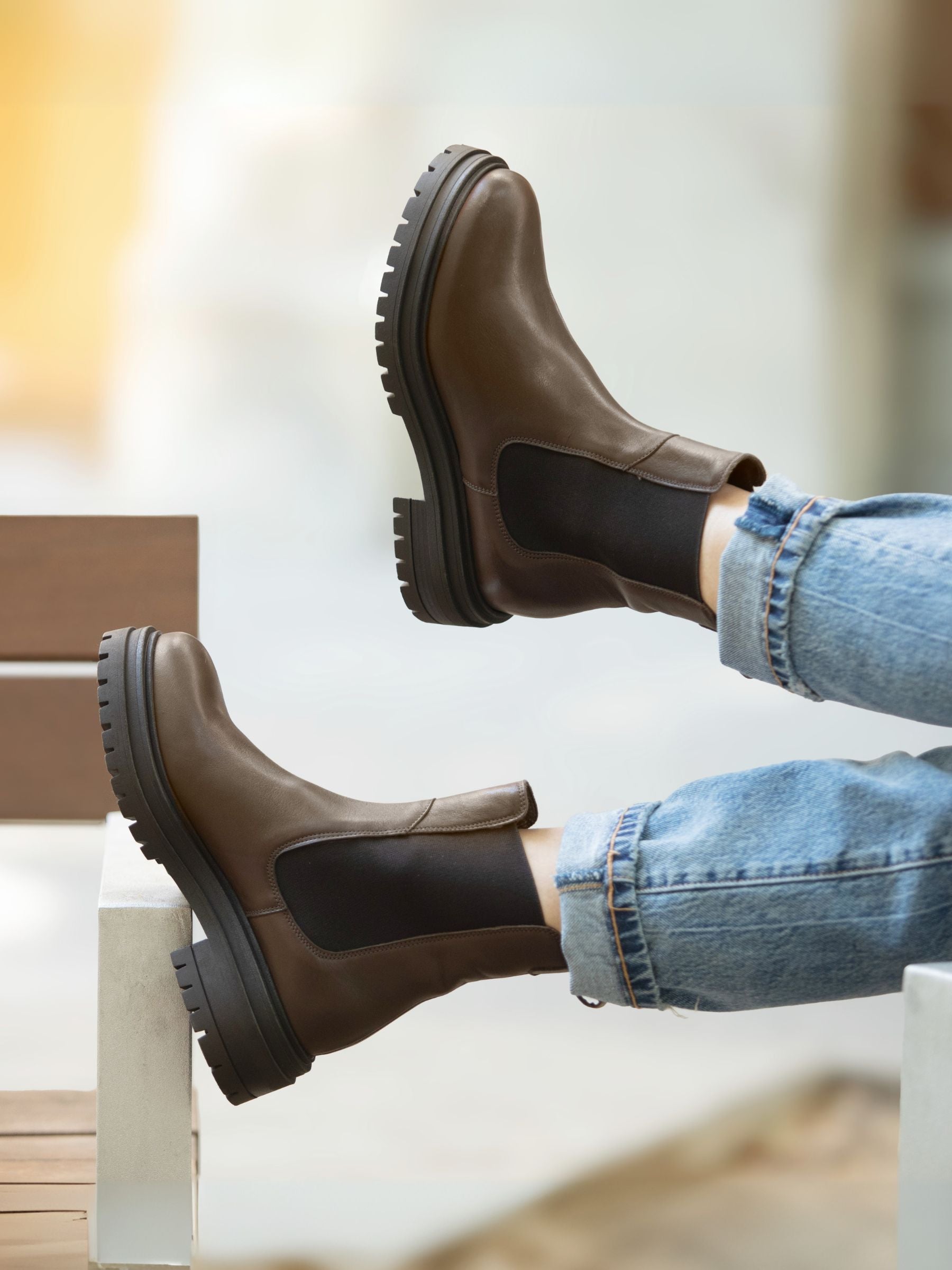 vue portée bottines chelsea crantées cuir marron jules jenn