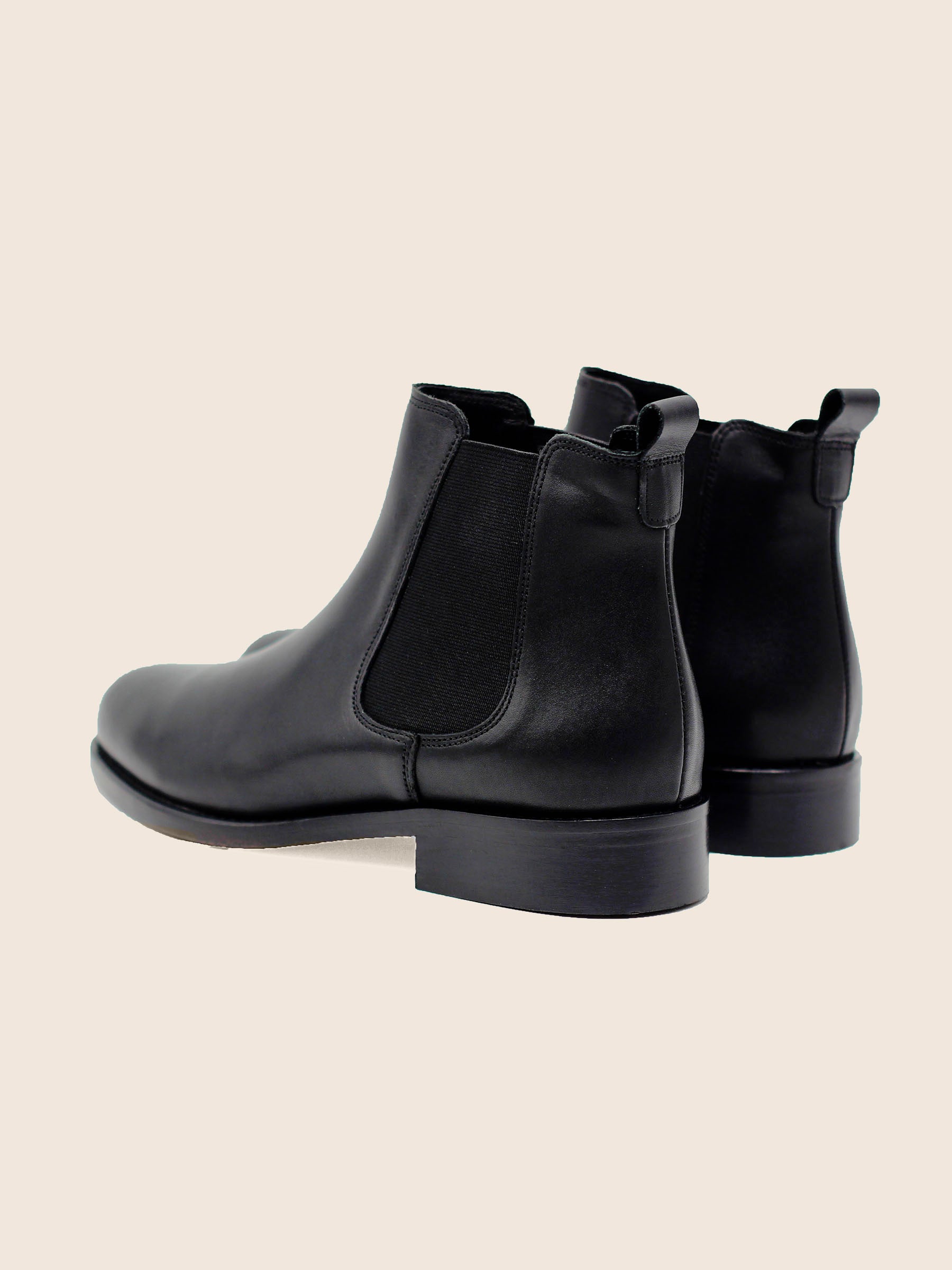 vue arrière bottines chelsea plates cuir noir