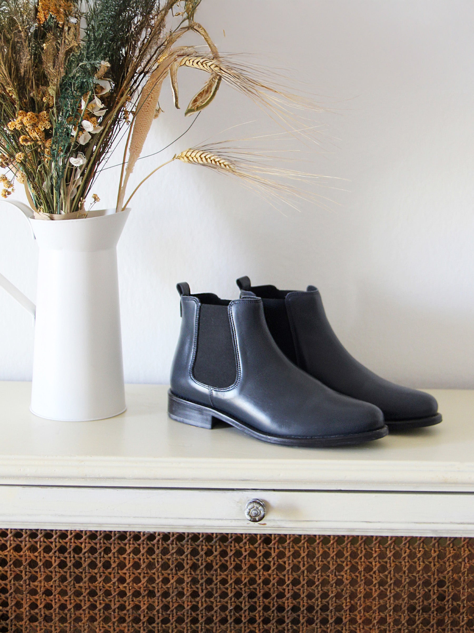 vue posée bottines chelsea cuir noir jules & jenn