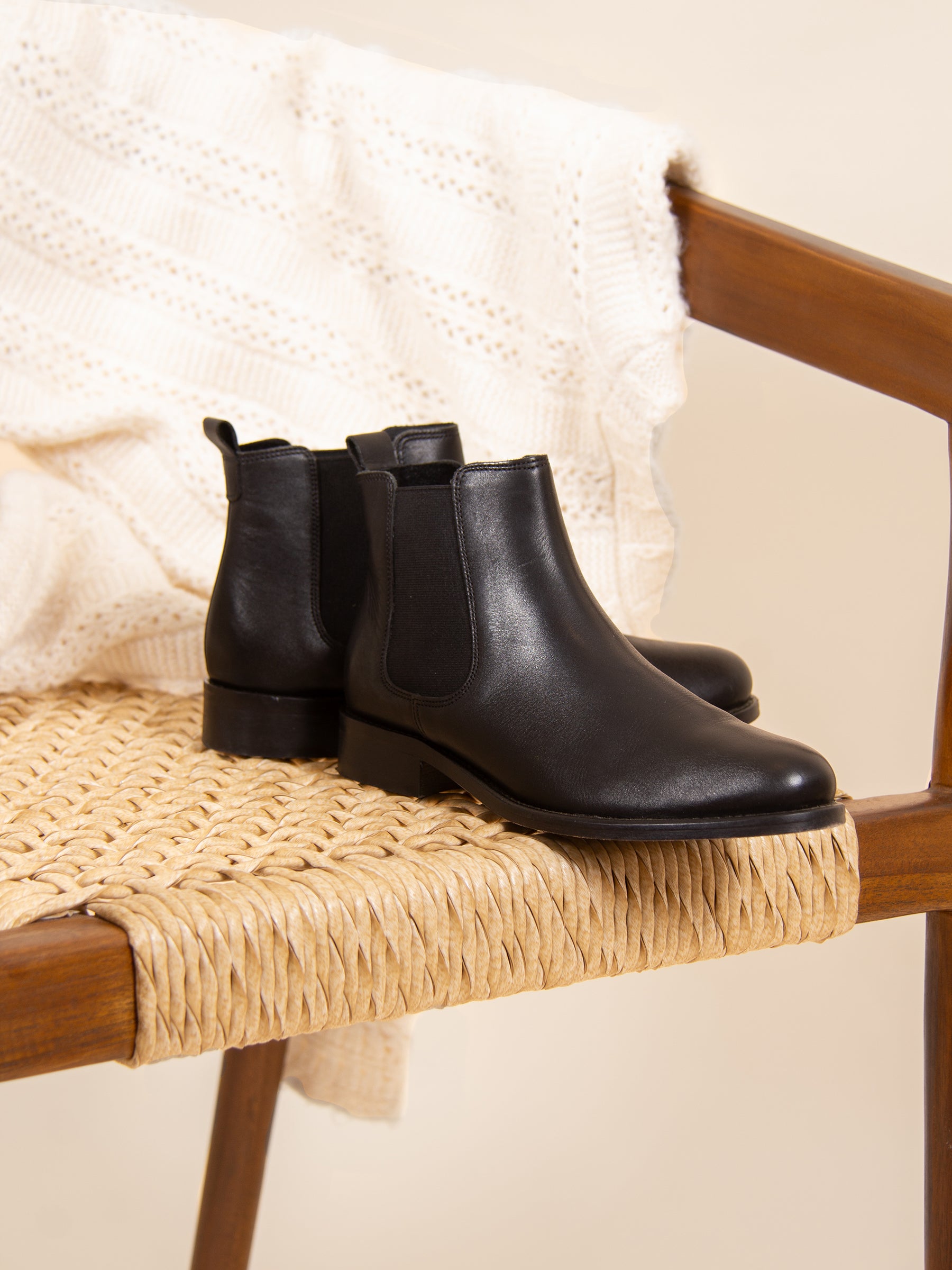 Bottines chelsea plates cuir noir fabriquées main JULES JENN