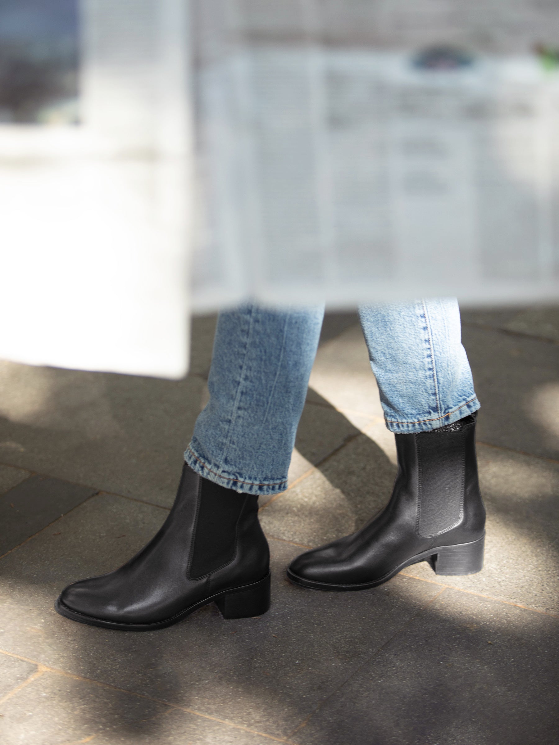 vue portée bottines talon chelsea cuir noir jules jenn