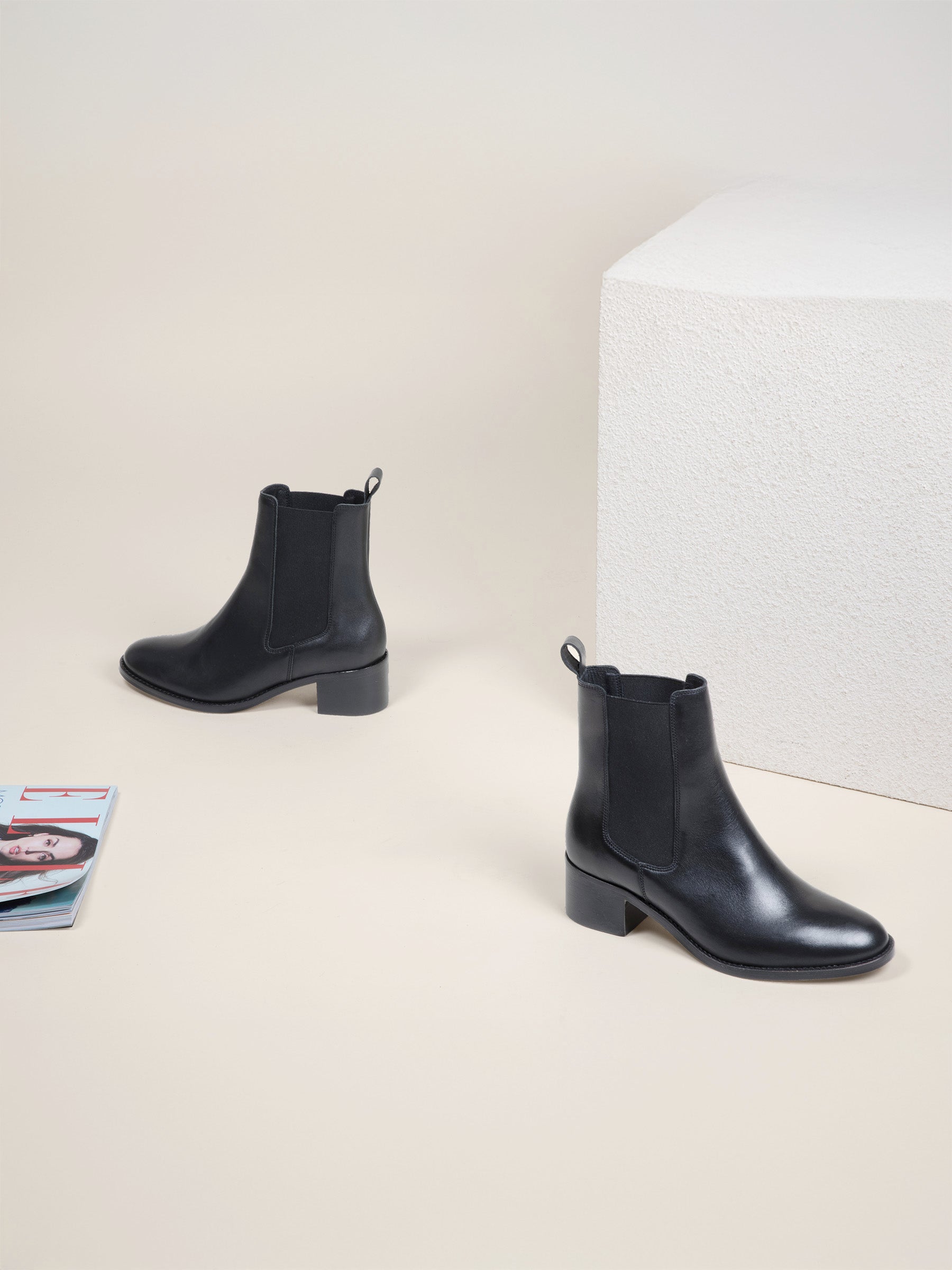 vue posée bottines talon chelsea cuir noir jules jenn