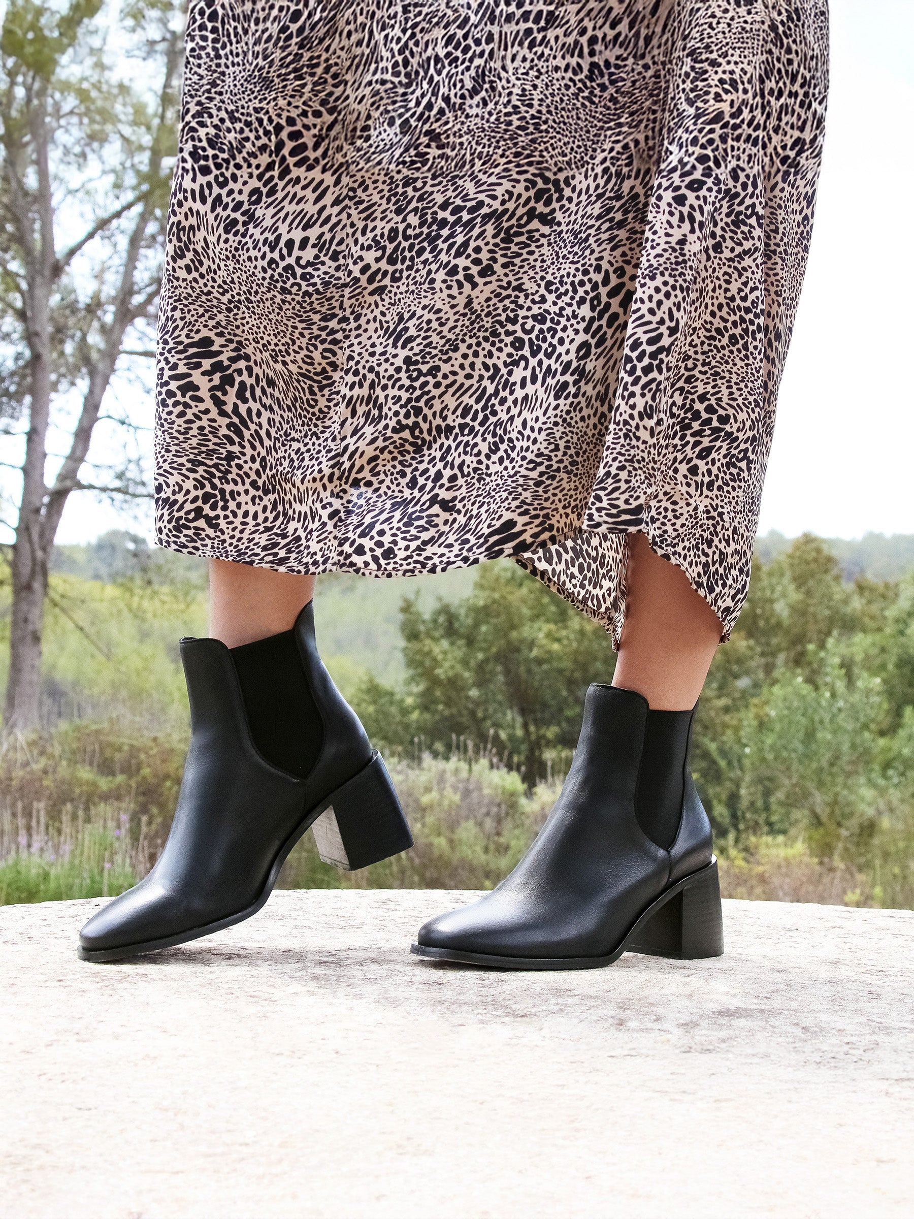 vue portée bottines chelsea talon cuir noir jules & jenn