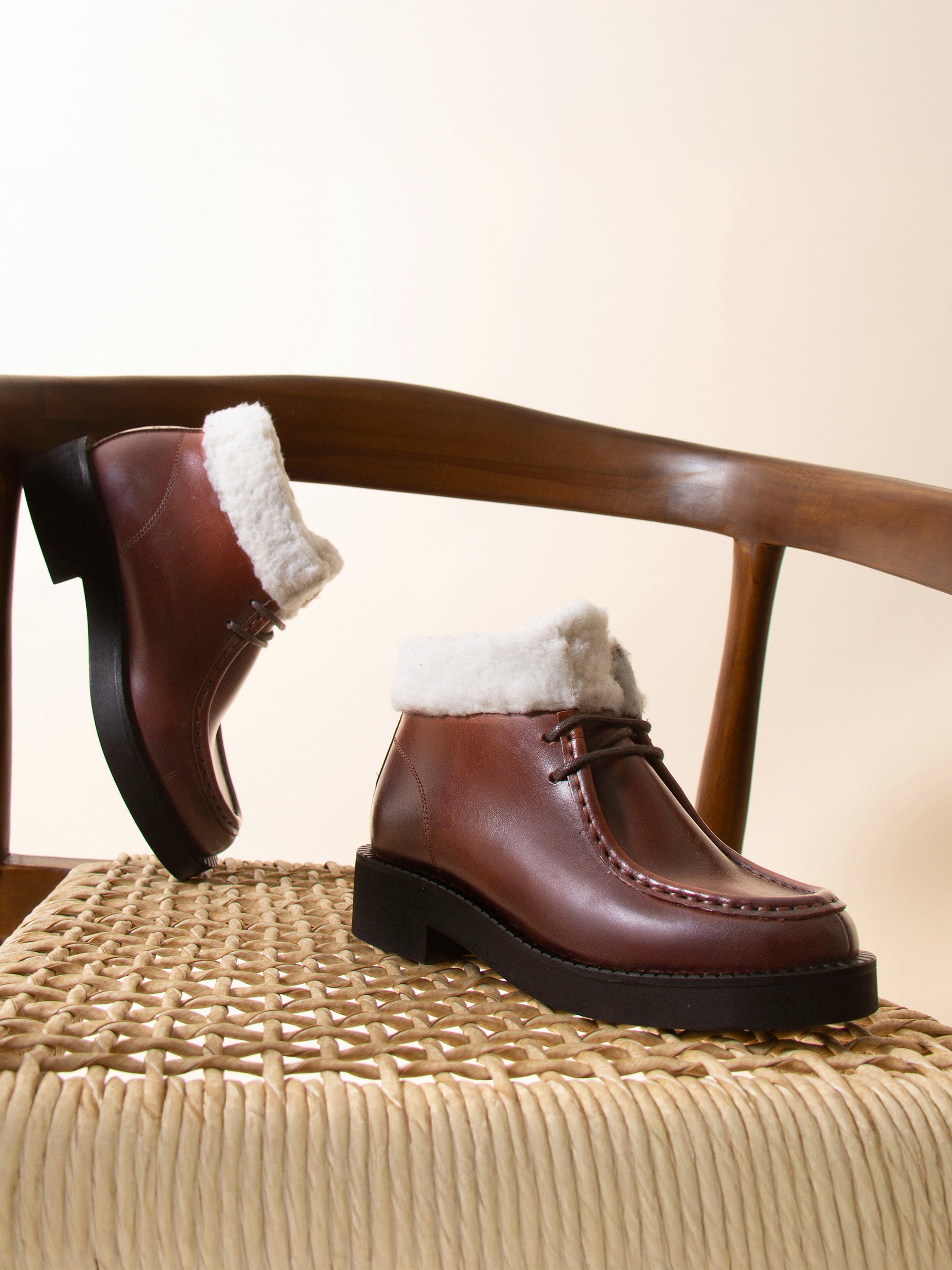 vue posée bottines fourrees basses cuir marron jules & jenn