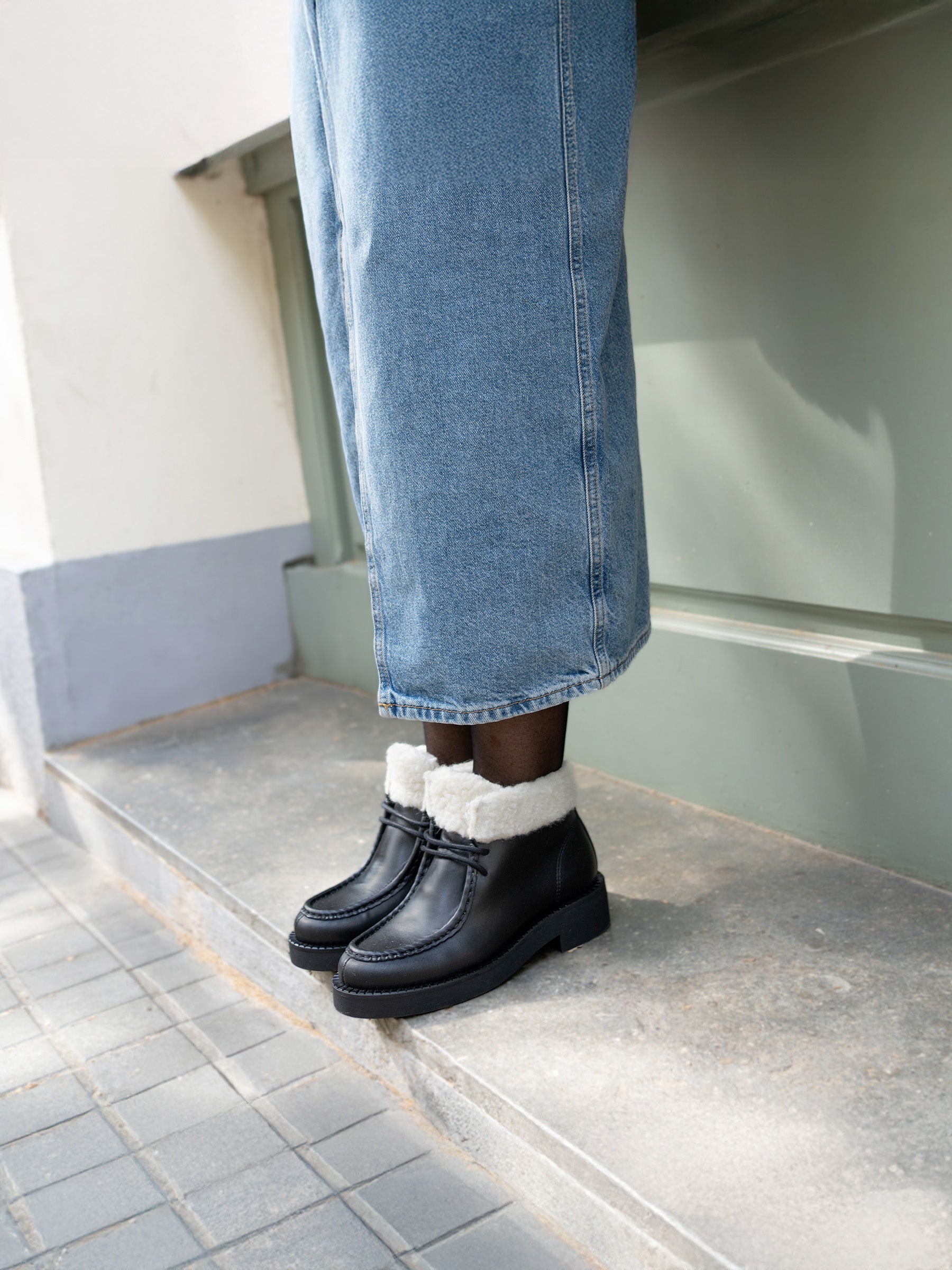 vue portée bottines fourrees basses cuir noir jules & jenn