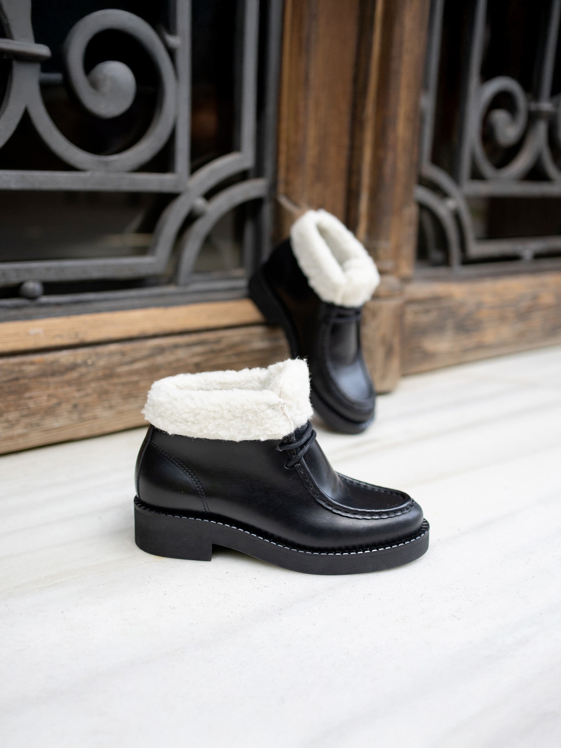 vue posée bottines fourrees basses cuir noir jules & jenn