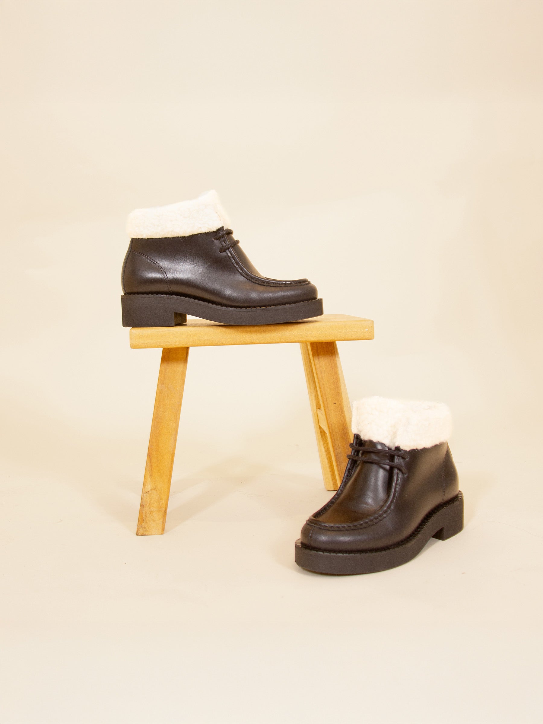 vue posée bottines fourrees basses cuir noir jules & jenn