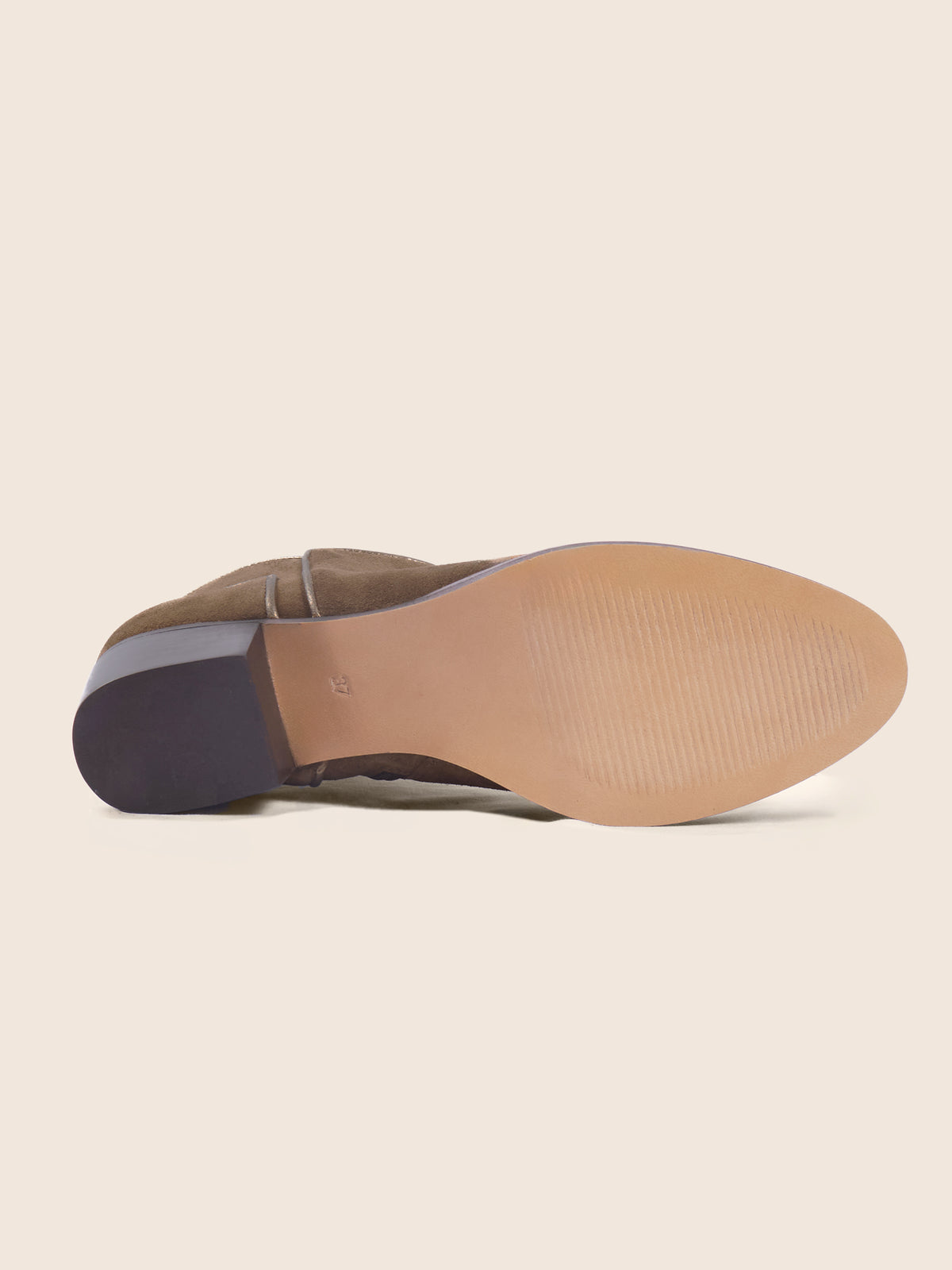 photo vue dessous bottines moyen talon cuir daim marron jules jenn