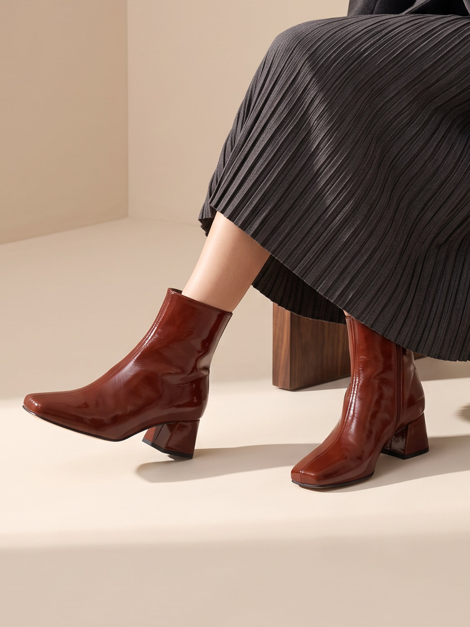 photo vue portee bottines moyen talon diane cuir vernis brique jules jenn 2