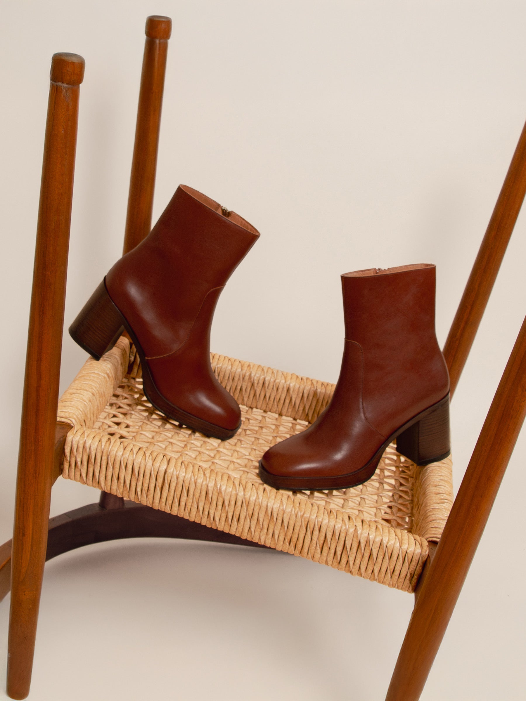 vue posée bottines plateforme cuir camel jules & jenn