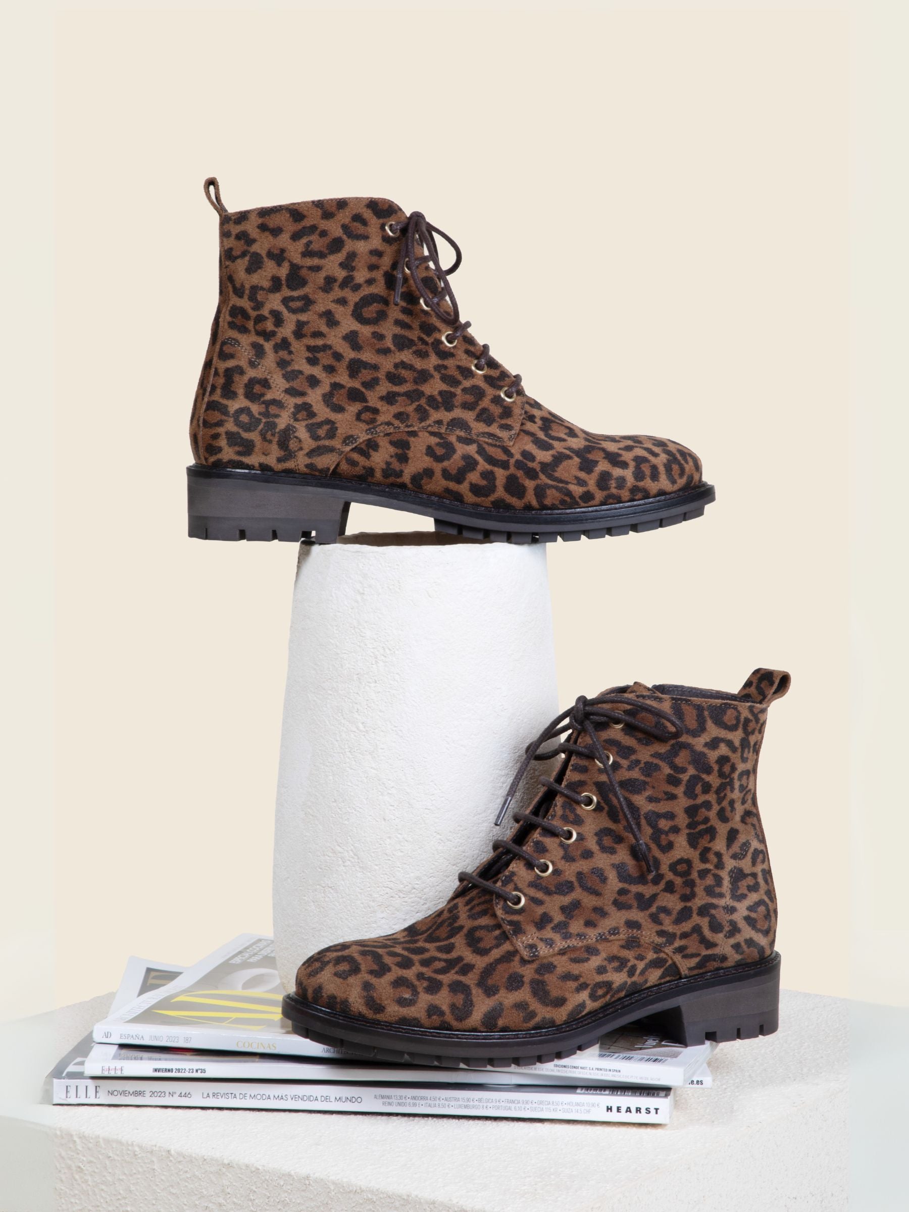 vue posée bottines plates à lacet léopard jules jenn