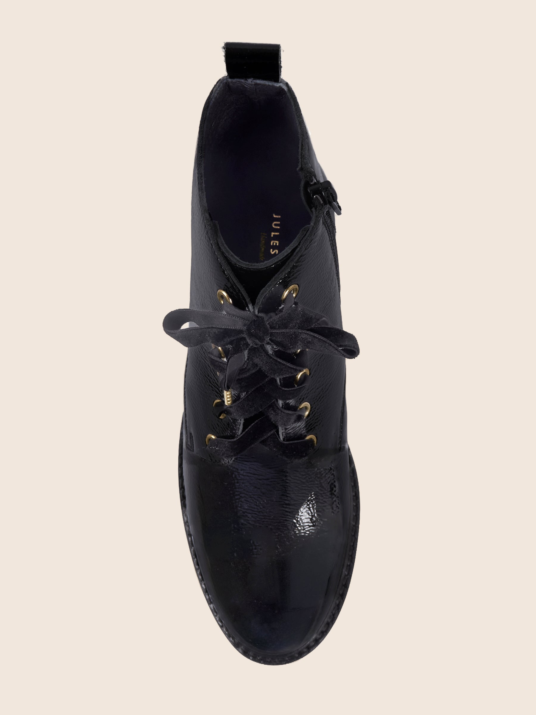photo vue dessus bottines plates lacet cuir vernis noir jules jenn