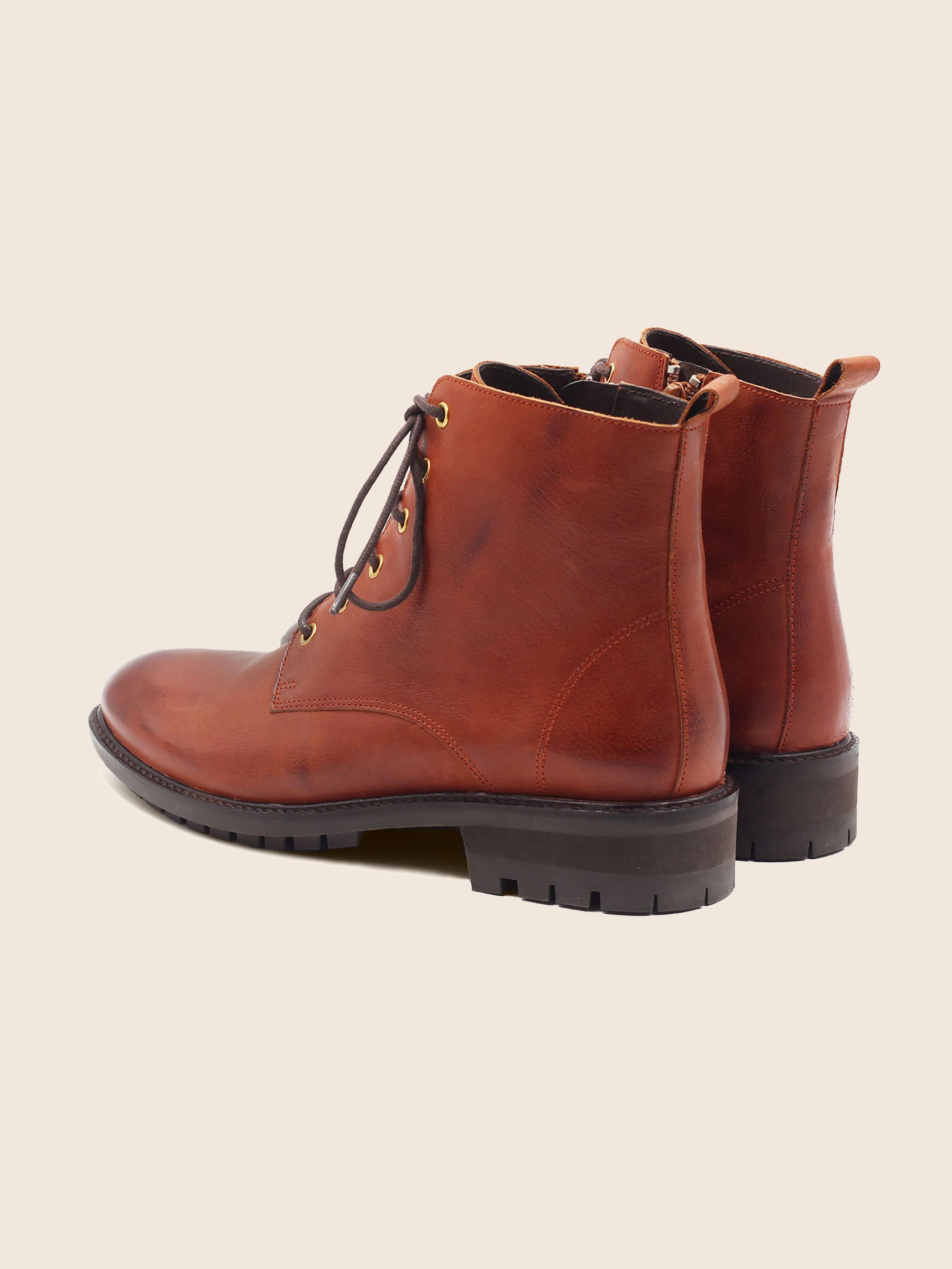 vue arriere bottines plates a lacets cuir cognac jules & jenn