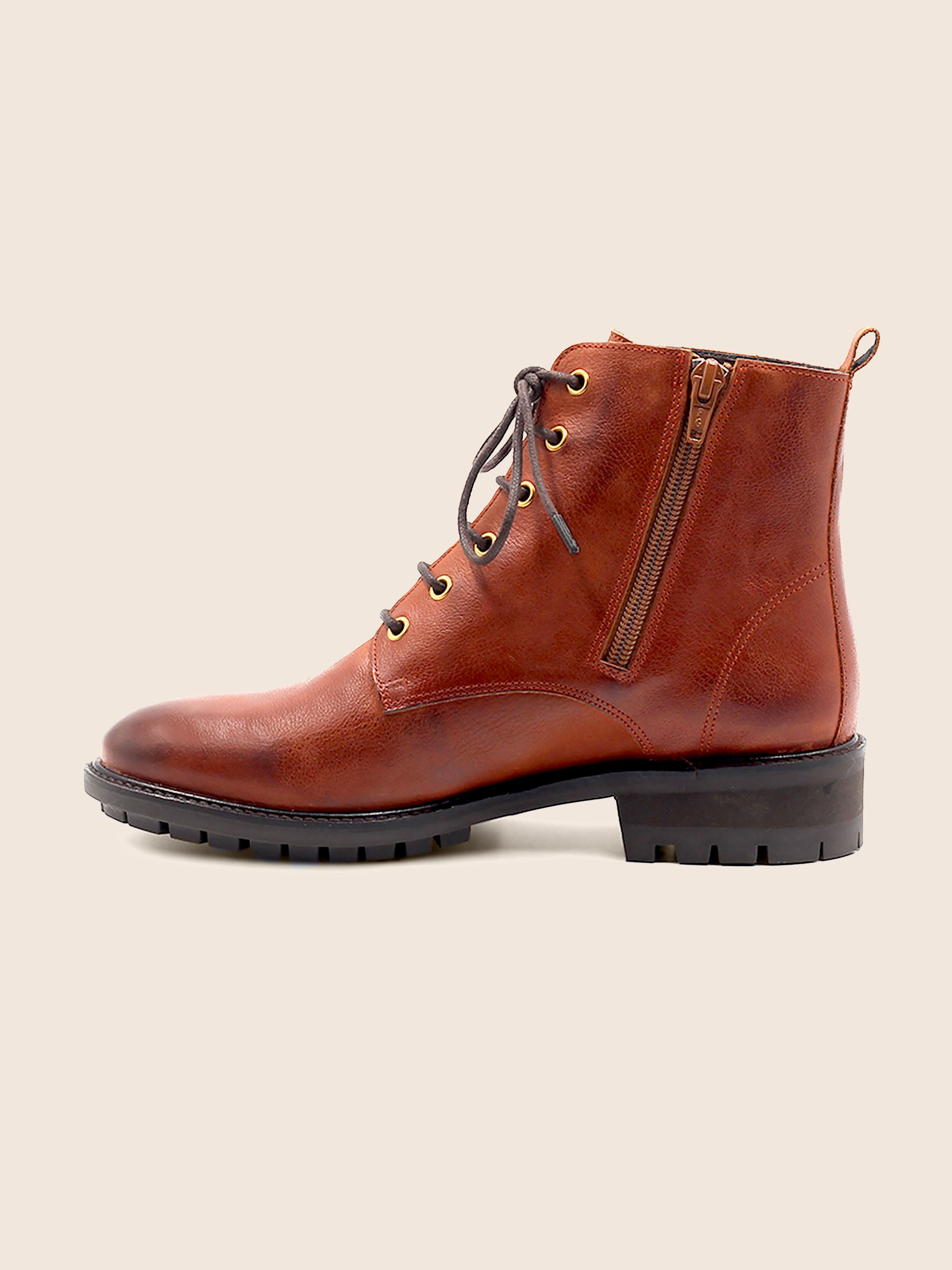 vue interieur bottines plates a lacets cuir cognac jules & jenn