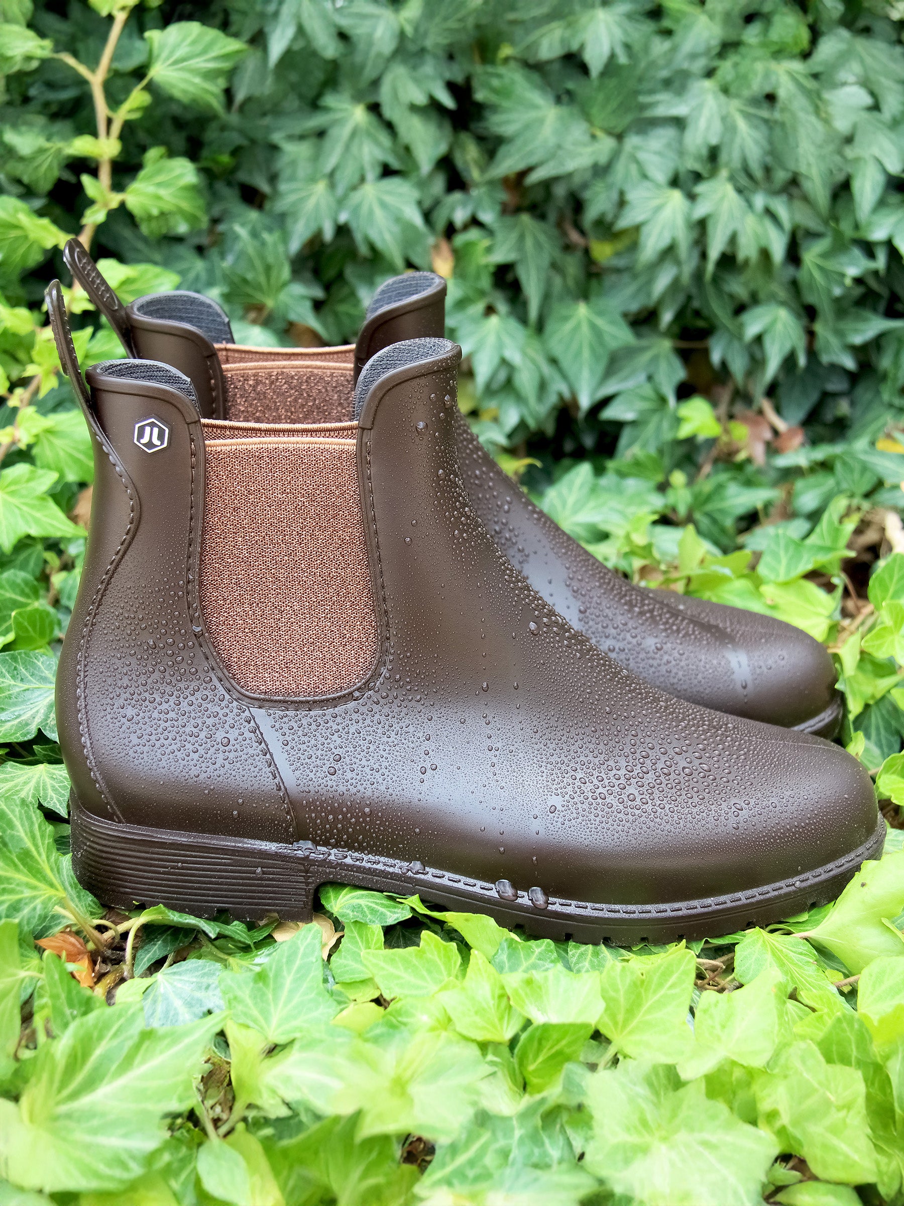 vue posée bottines de pluie caoutchouc marron bronze jules & jenn