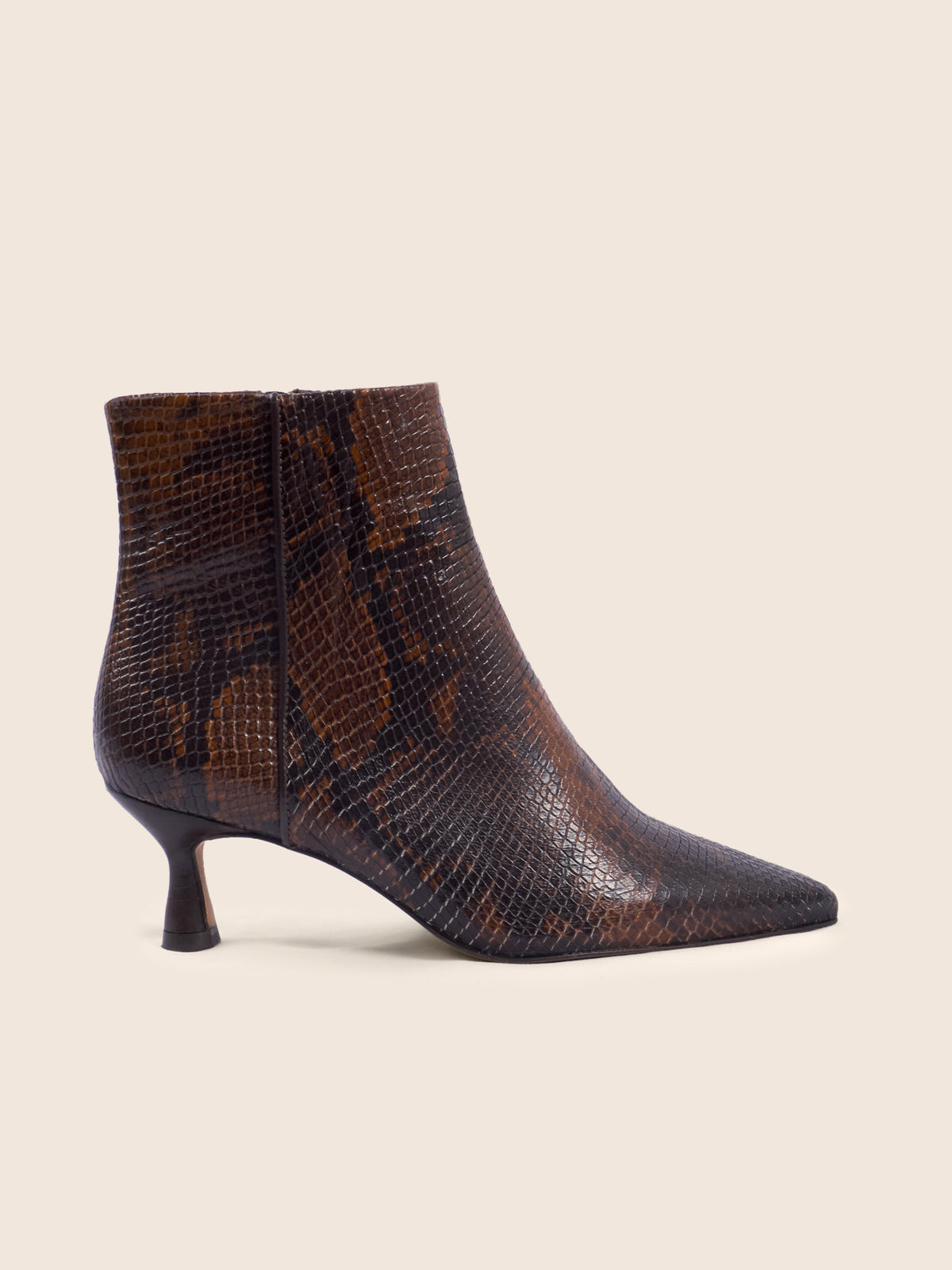 vue profil bottines pointues petit talon isaure cuir marron python jules jenn