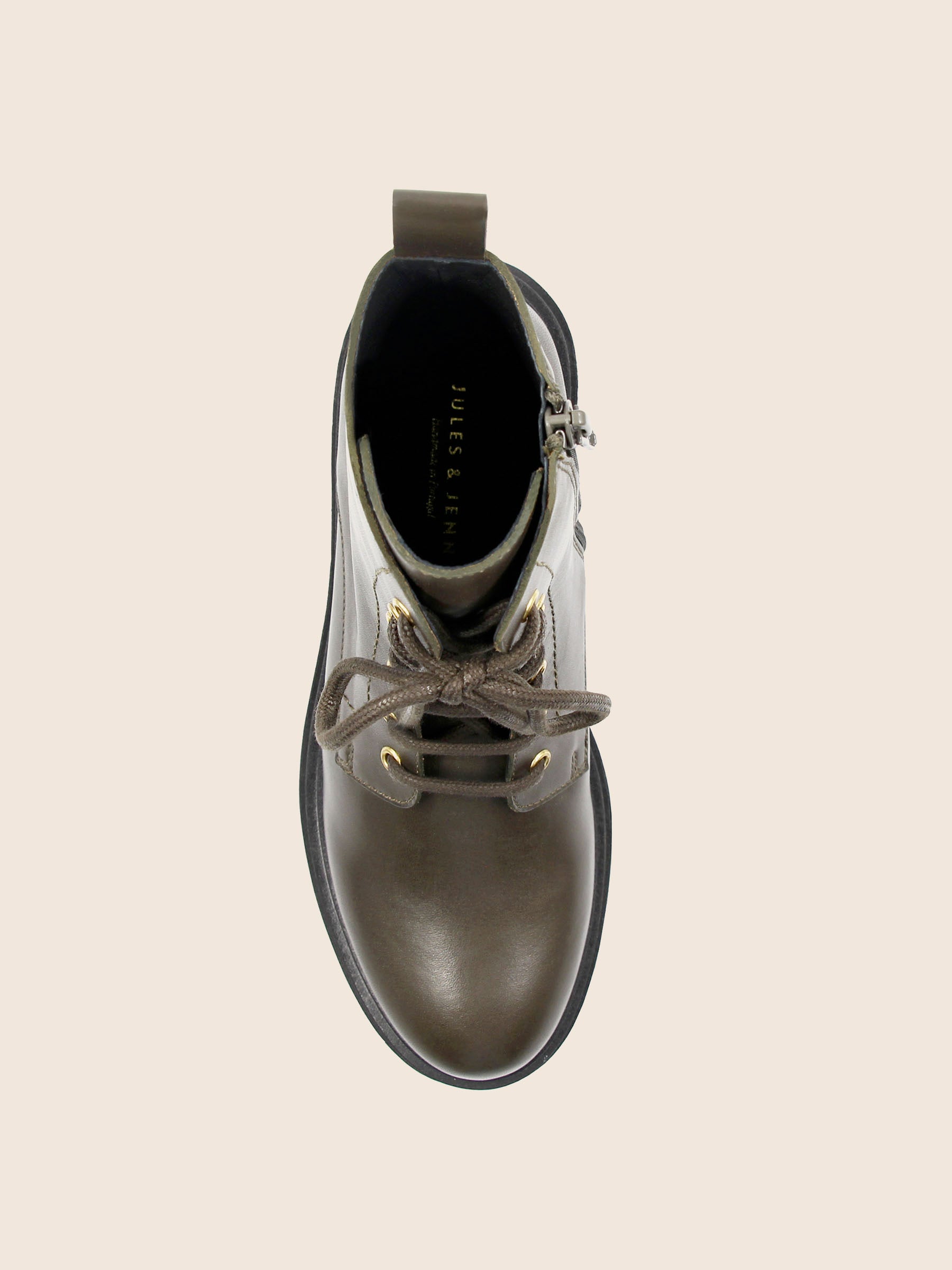 vue dessus bottines ranger crantees cuir kaki jules & jenn