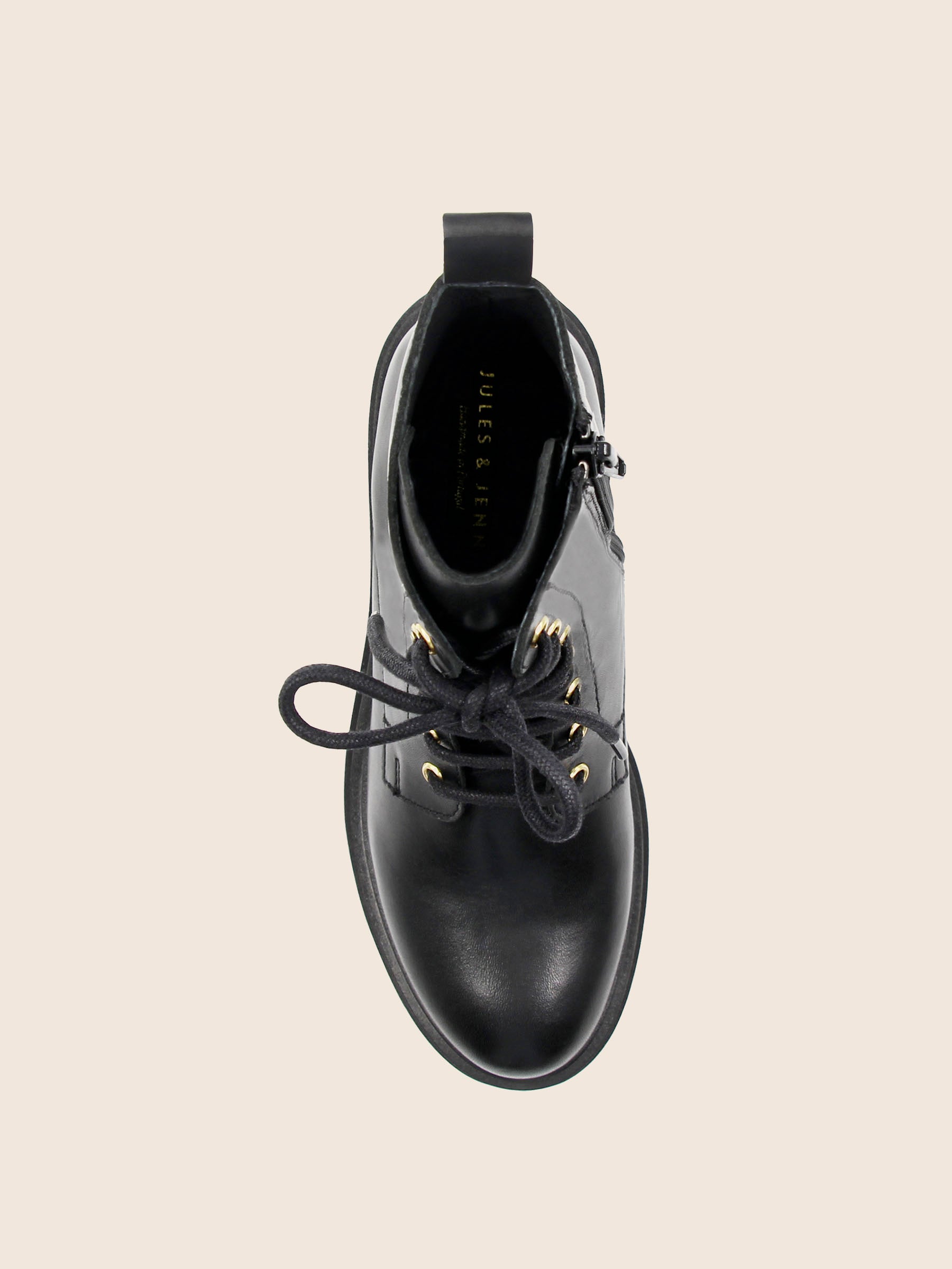 vue dessus bottines ranger crantees cuir noir jules & jenn