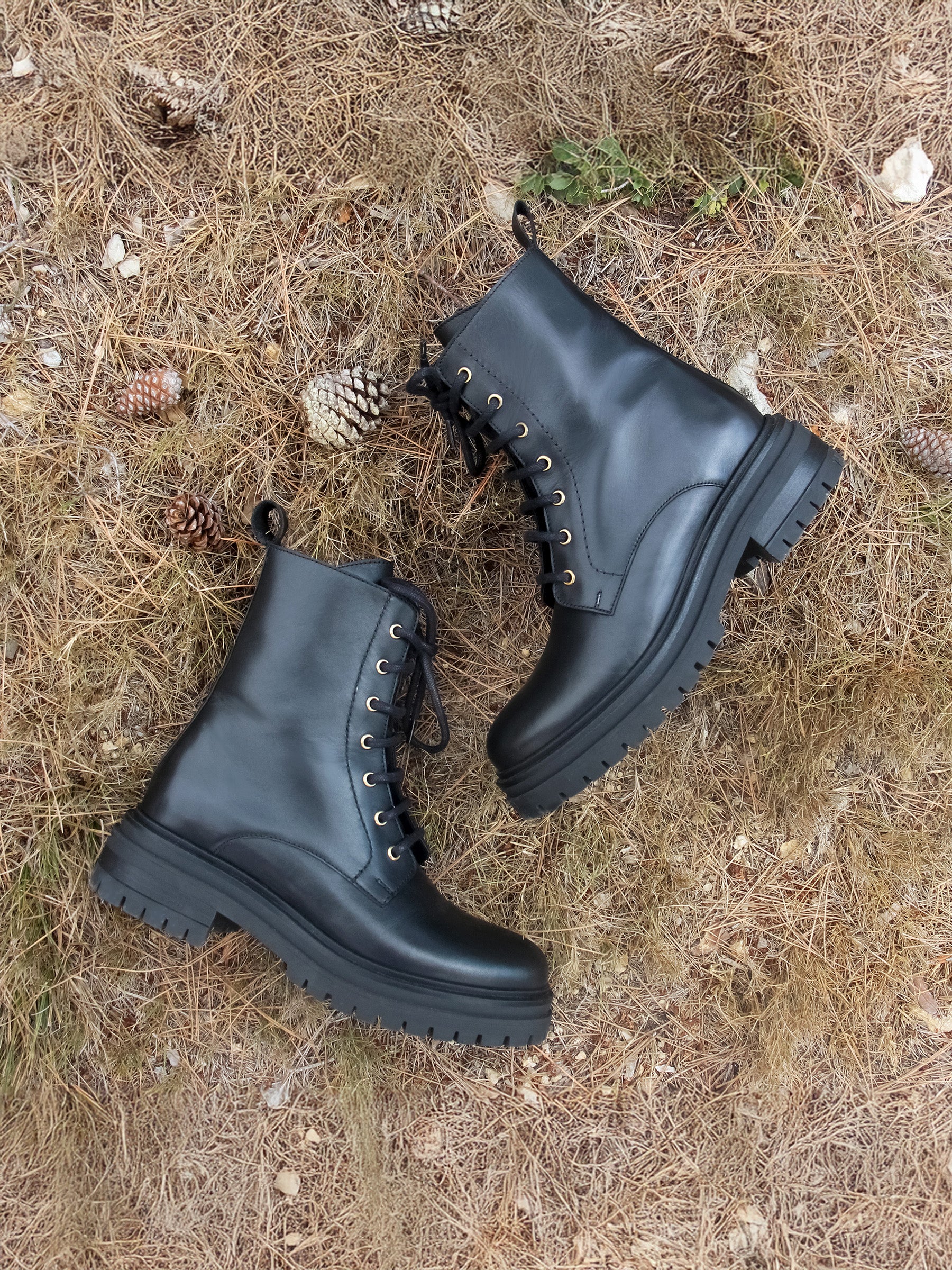 vue posée bottines ranger crantees cuir noir jules & jenn